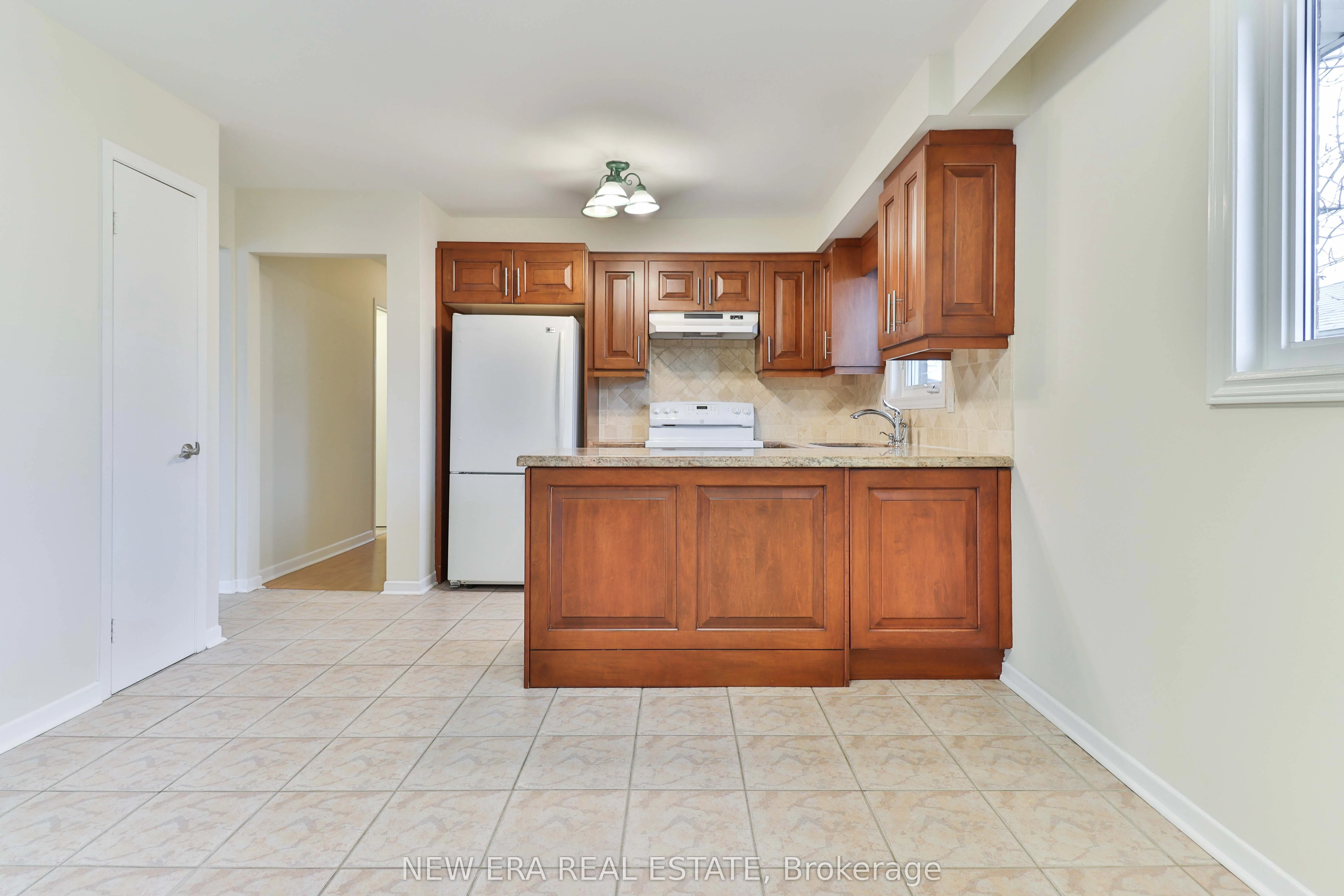 2559 Kingsberry Crescent