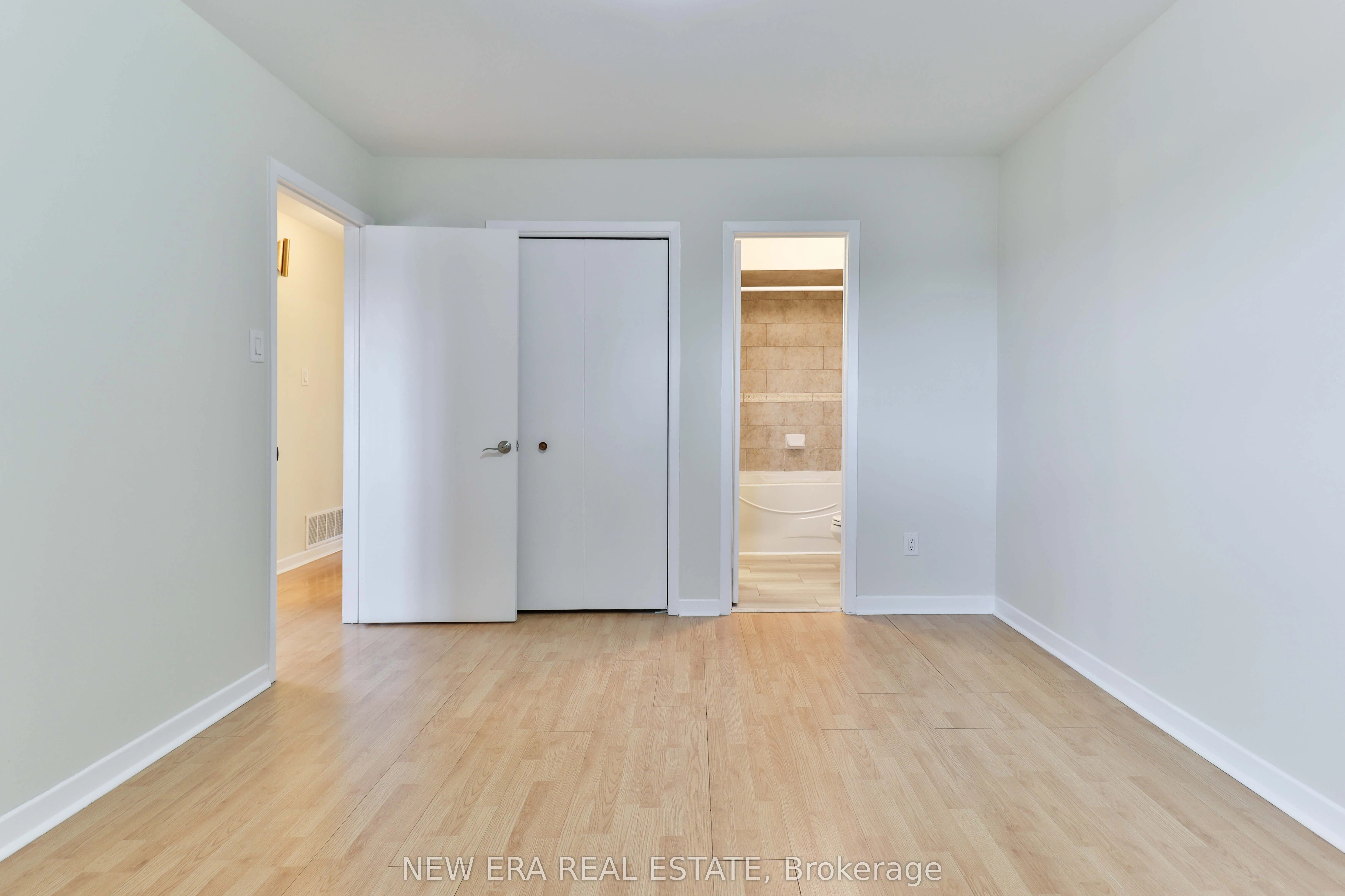 2559 Kingsberry Crescent