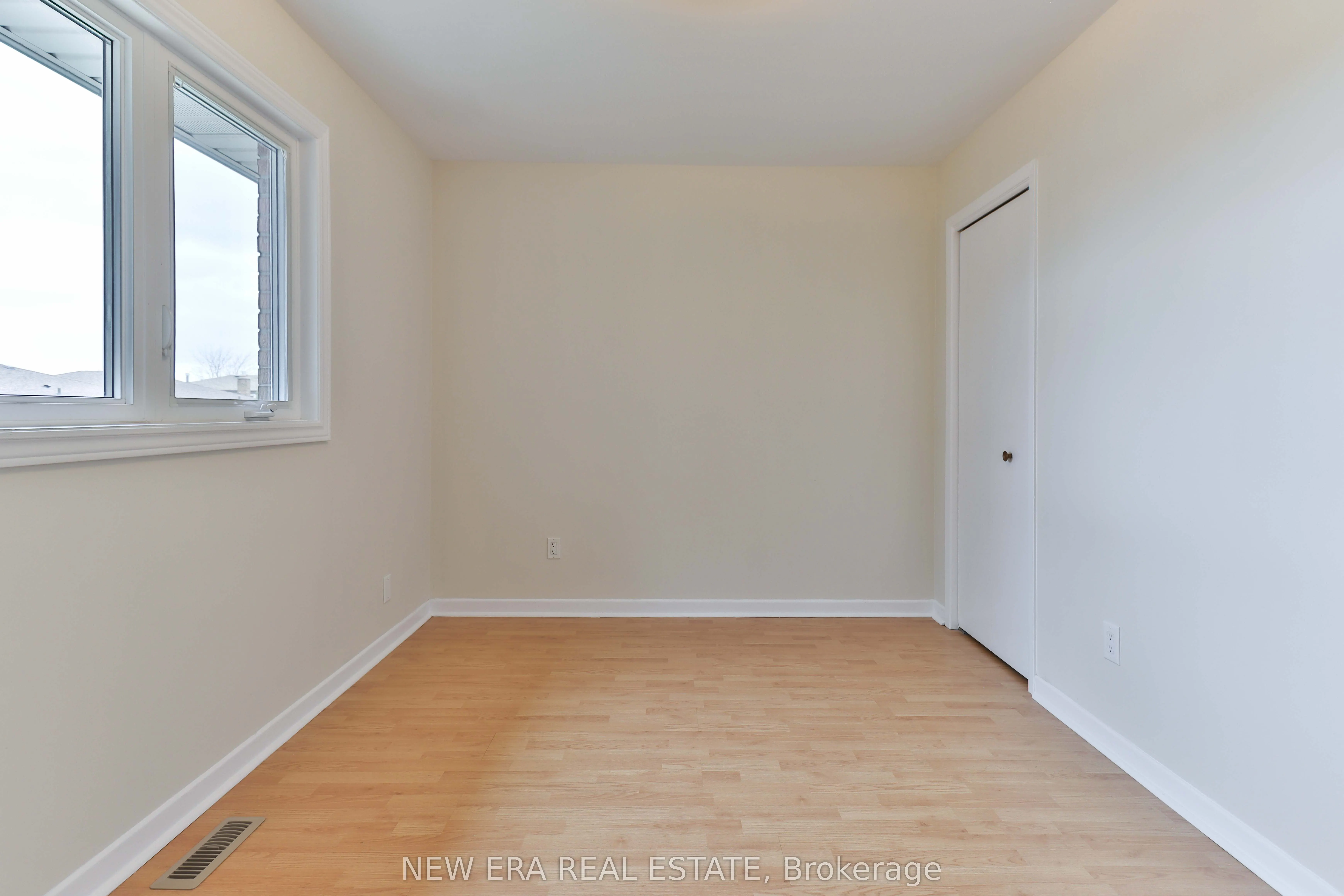 2559 Kingsberry Crescent