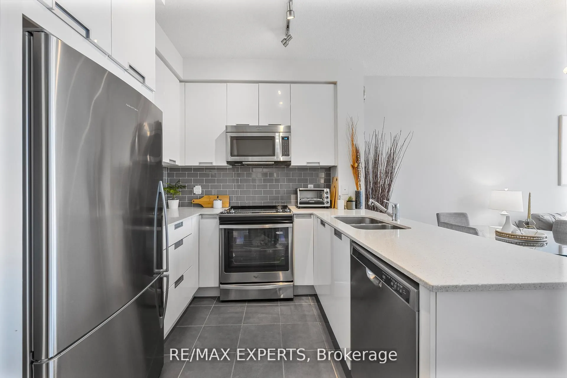 75 Eglinton Avenue W, #2408