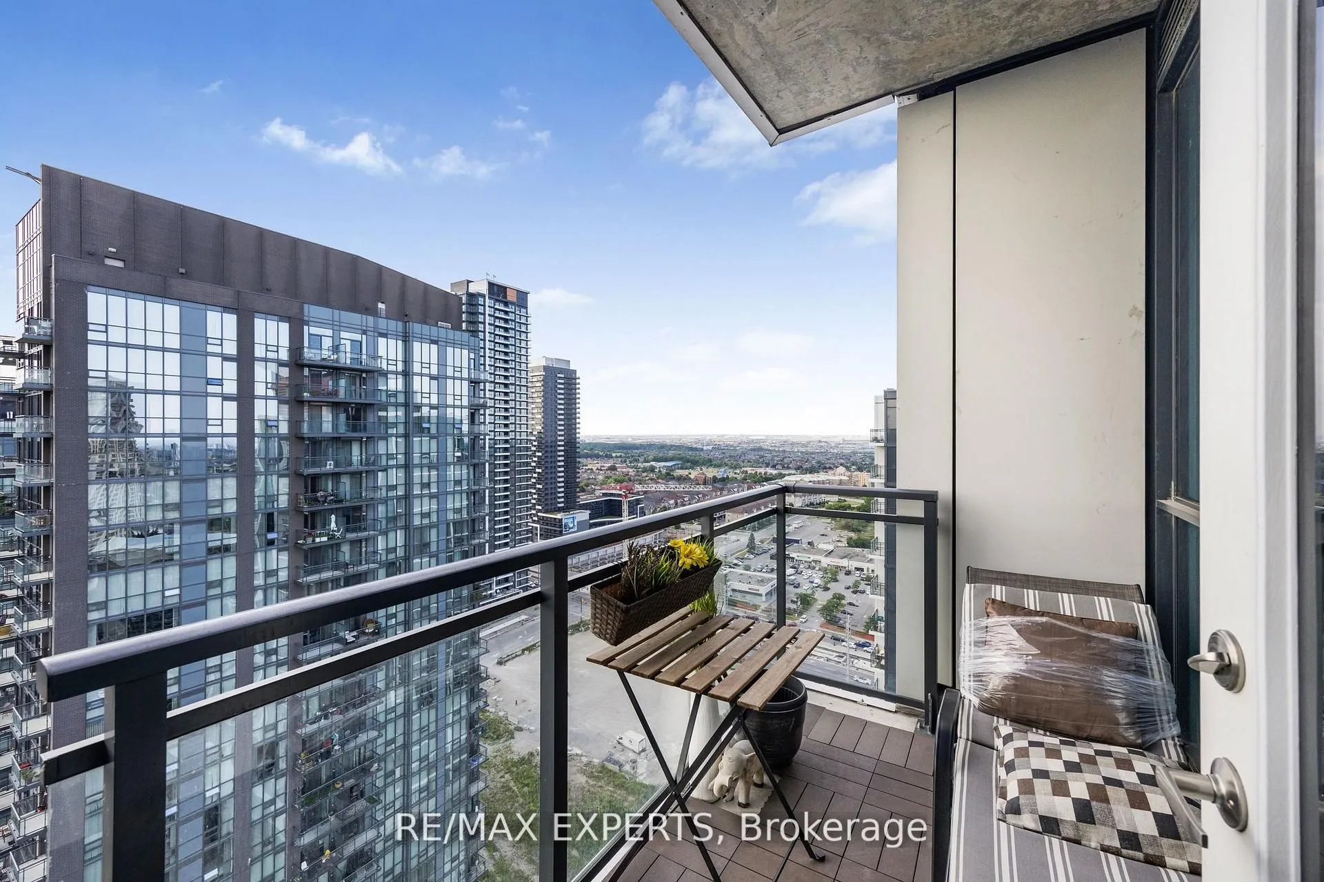 75 Eglinton Avenue W, #2408