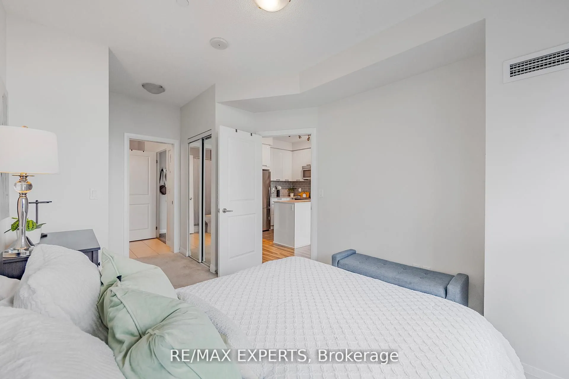75 Eglinton Avenue W, #2408