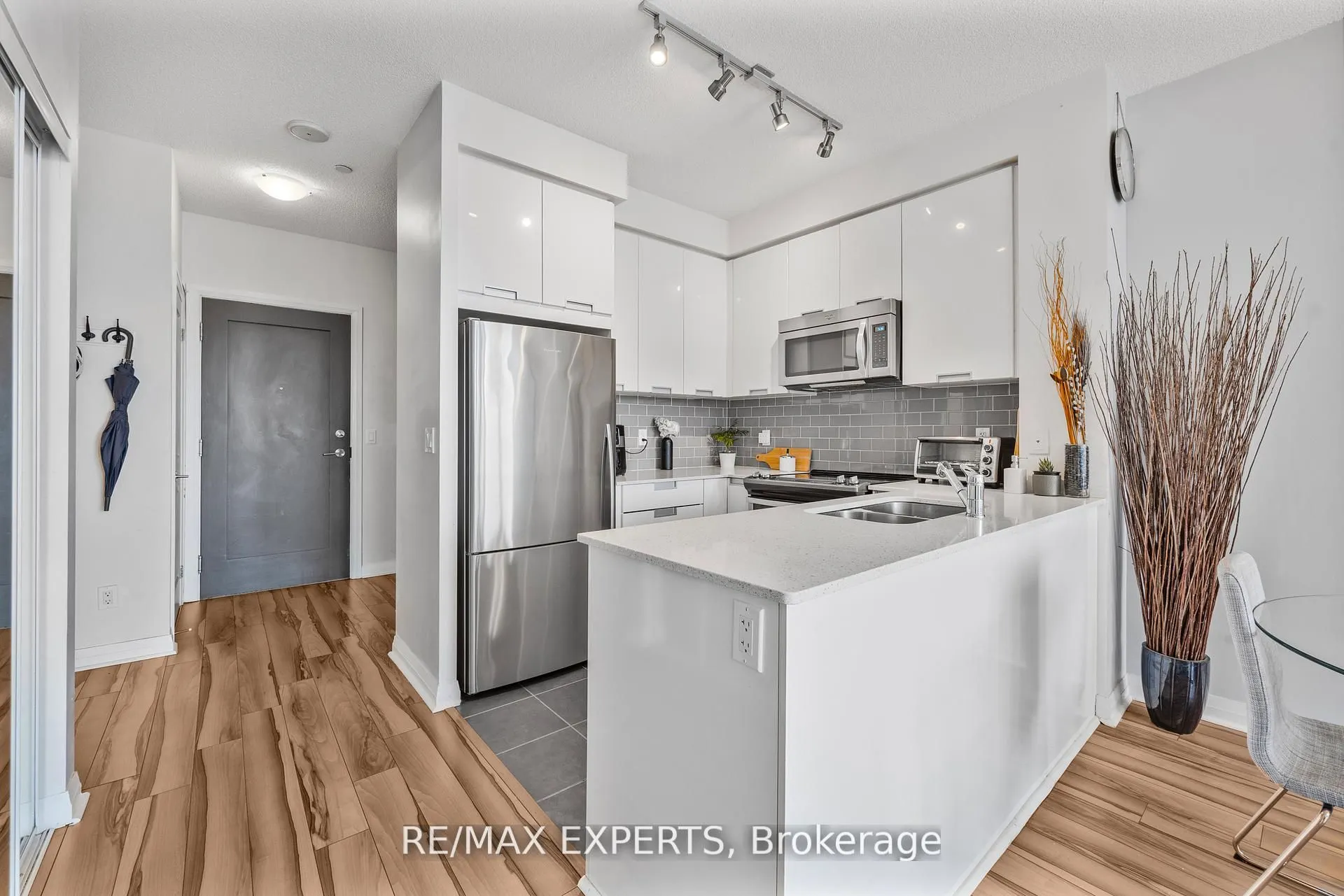 75 Eglinton Avenue W, #2408