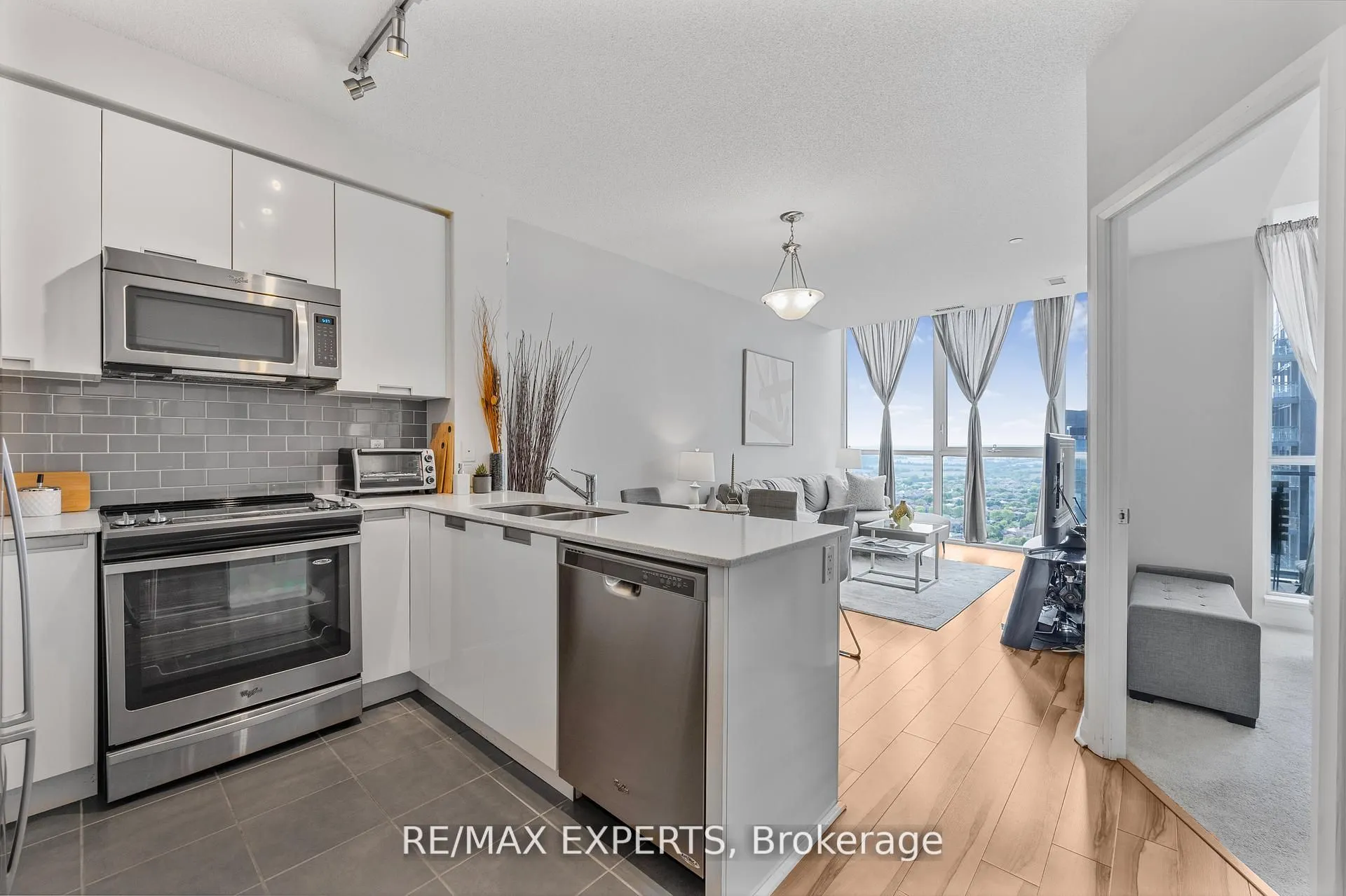 75 Eglinton Avenue W, #2408