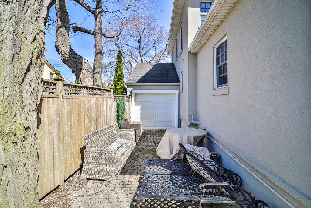 128 Chisholm Street
