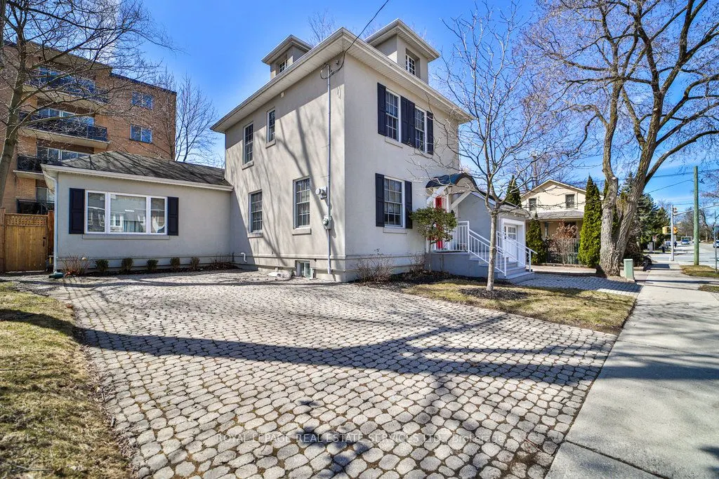 128 Chisholm Street