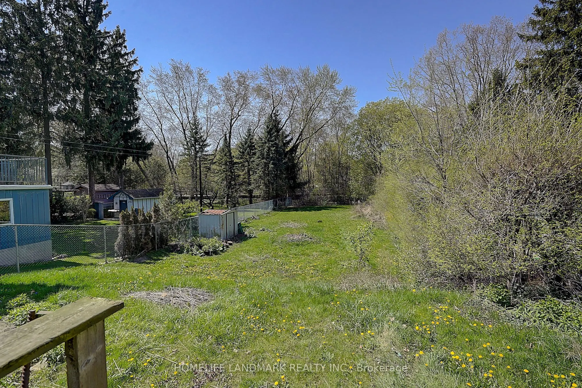 928 Hampton Crescent