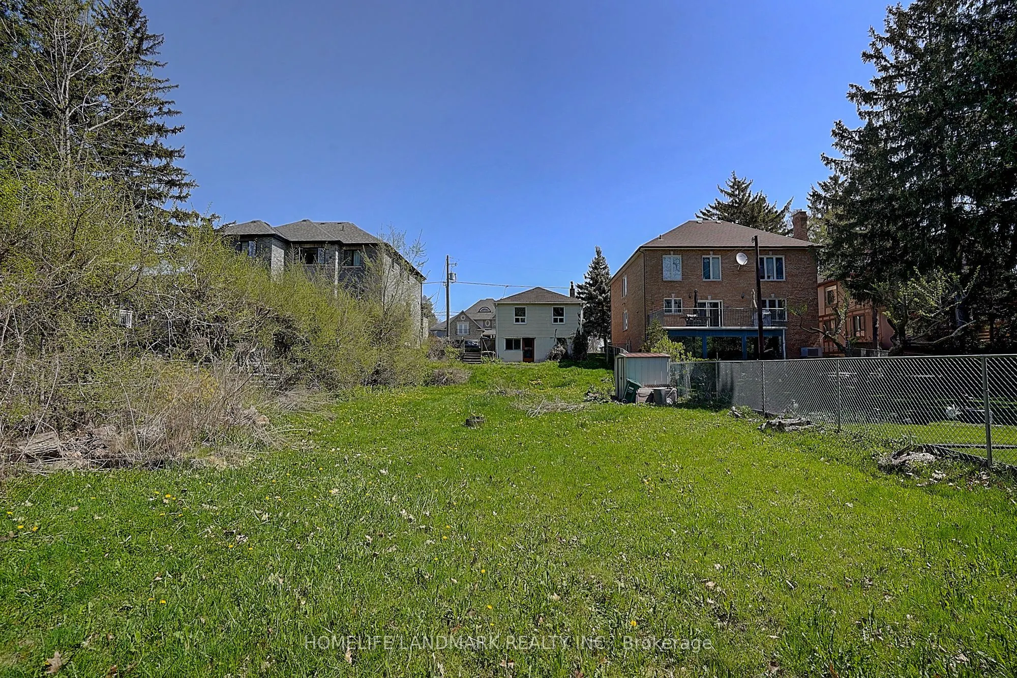 928 Hampton Crescent