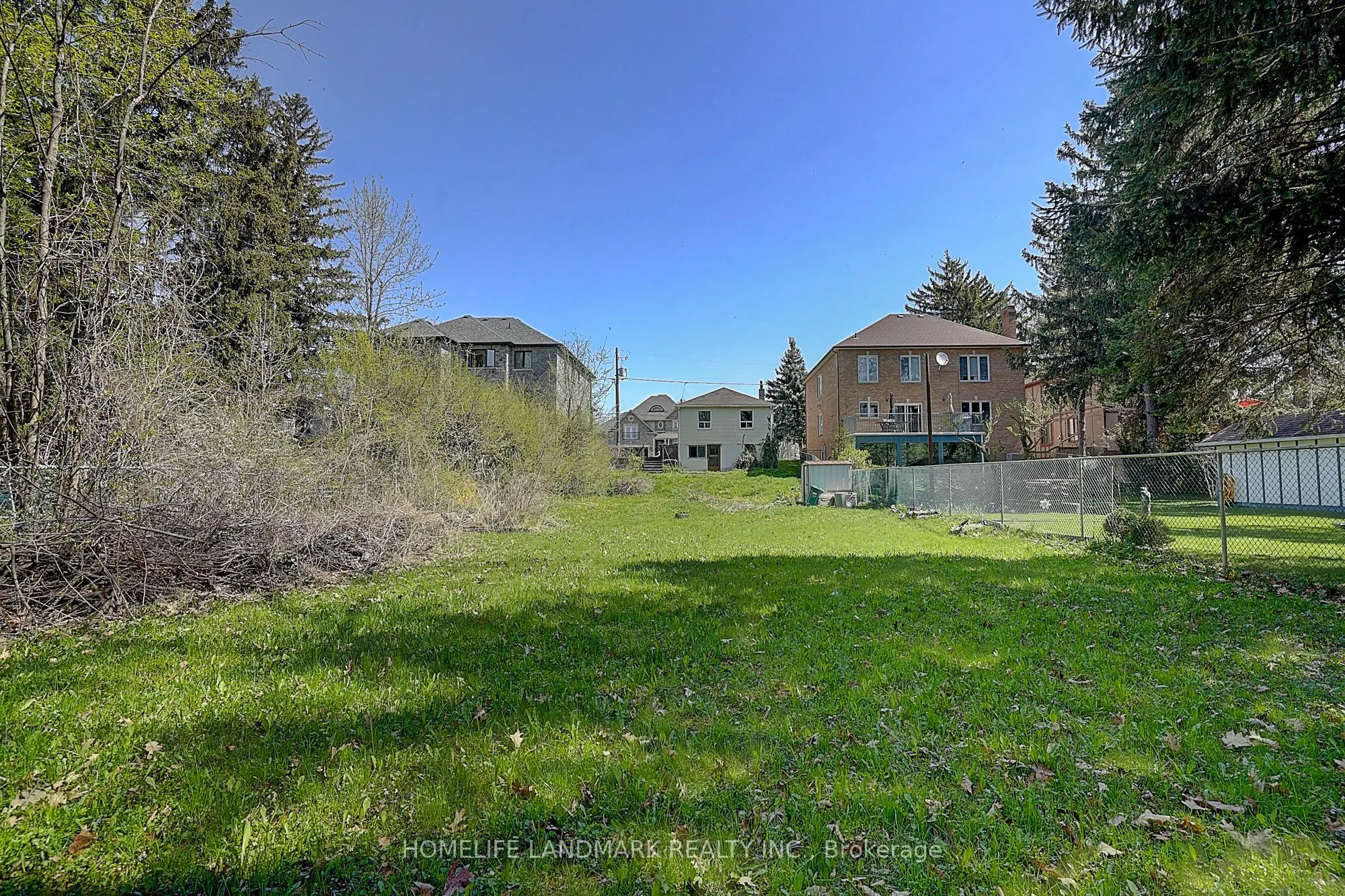 928 Hampton Crescent