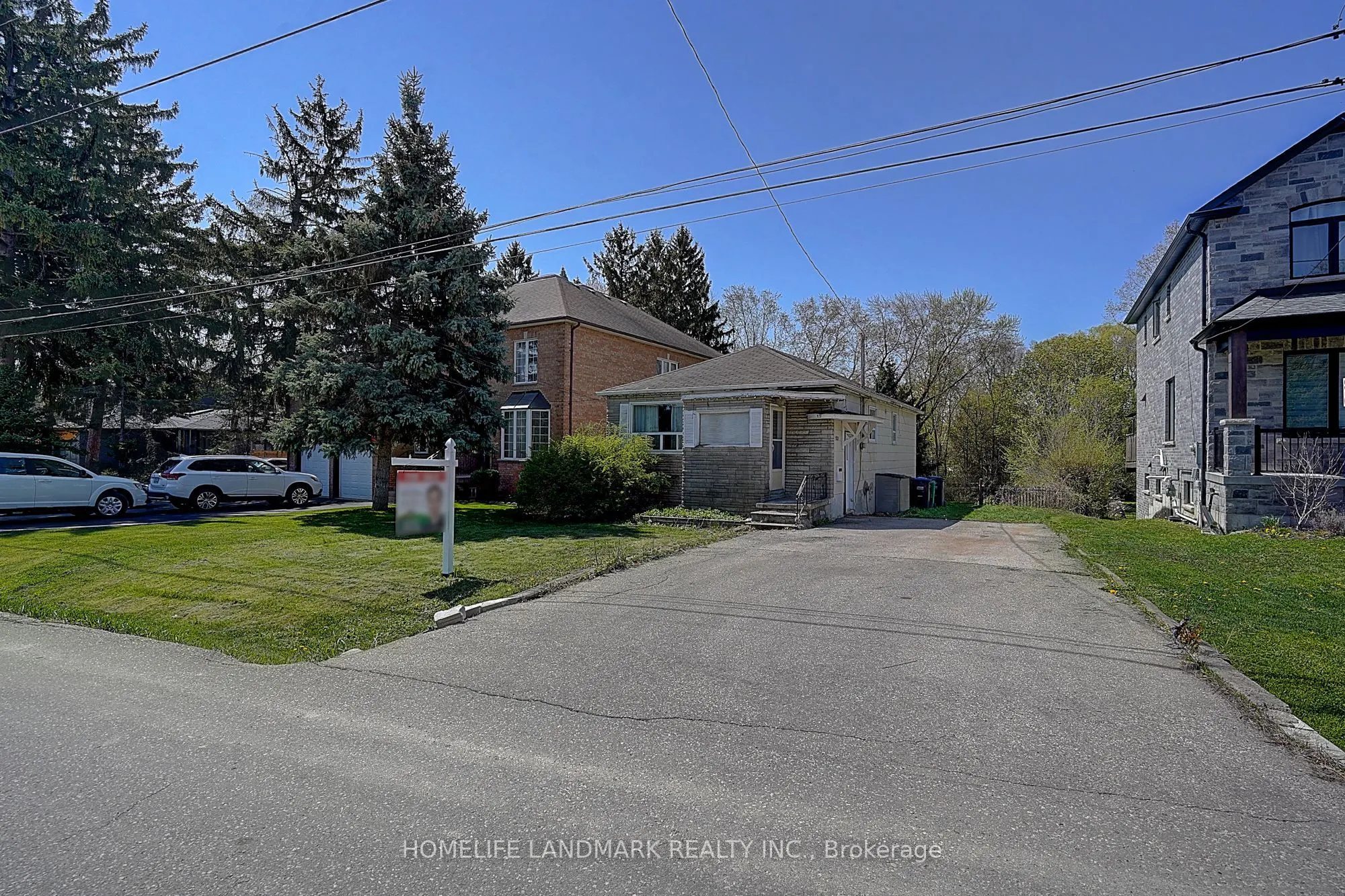 928 Hampton Crescent
