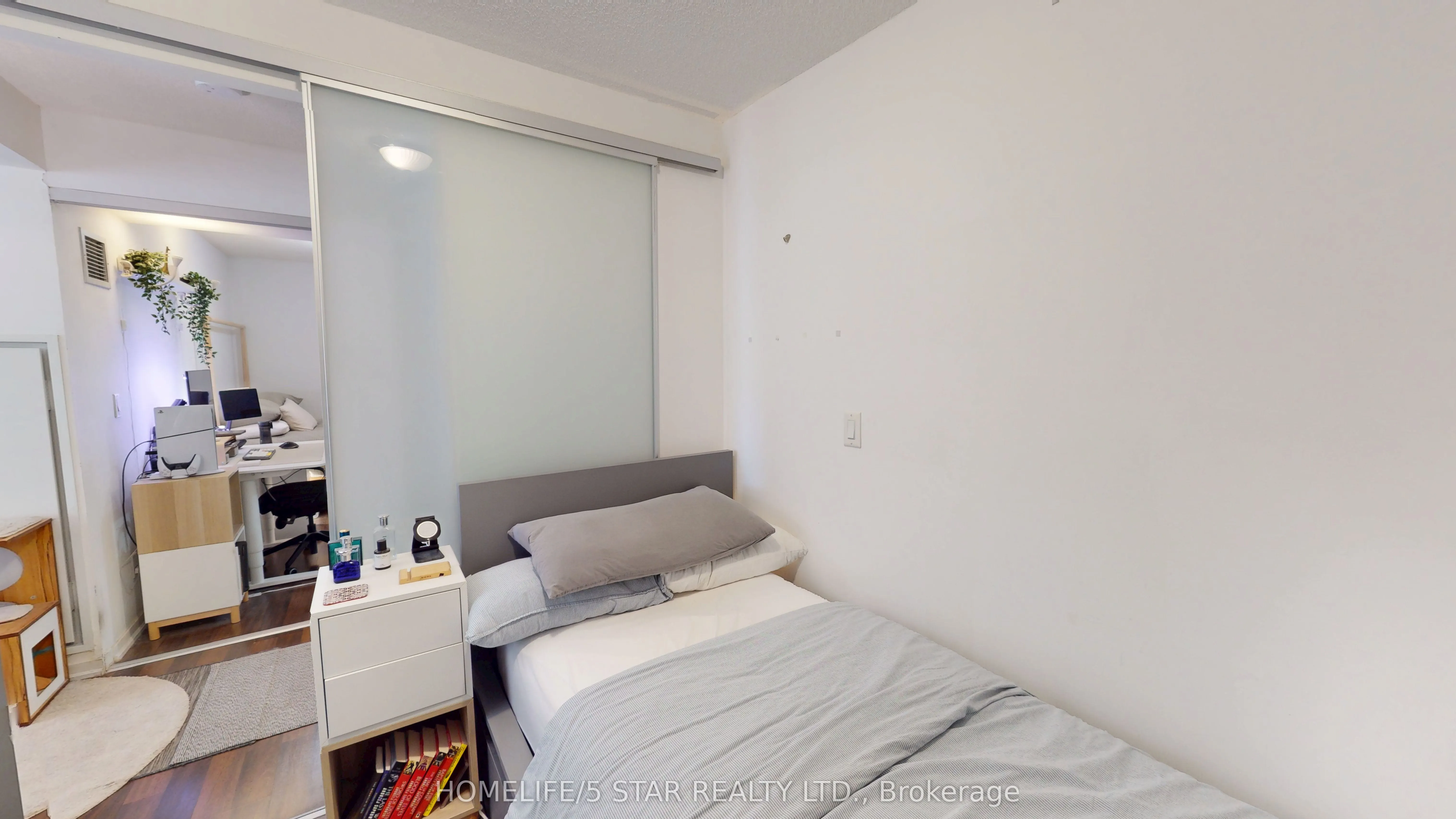 20 JOE SHUSTER Way, #521