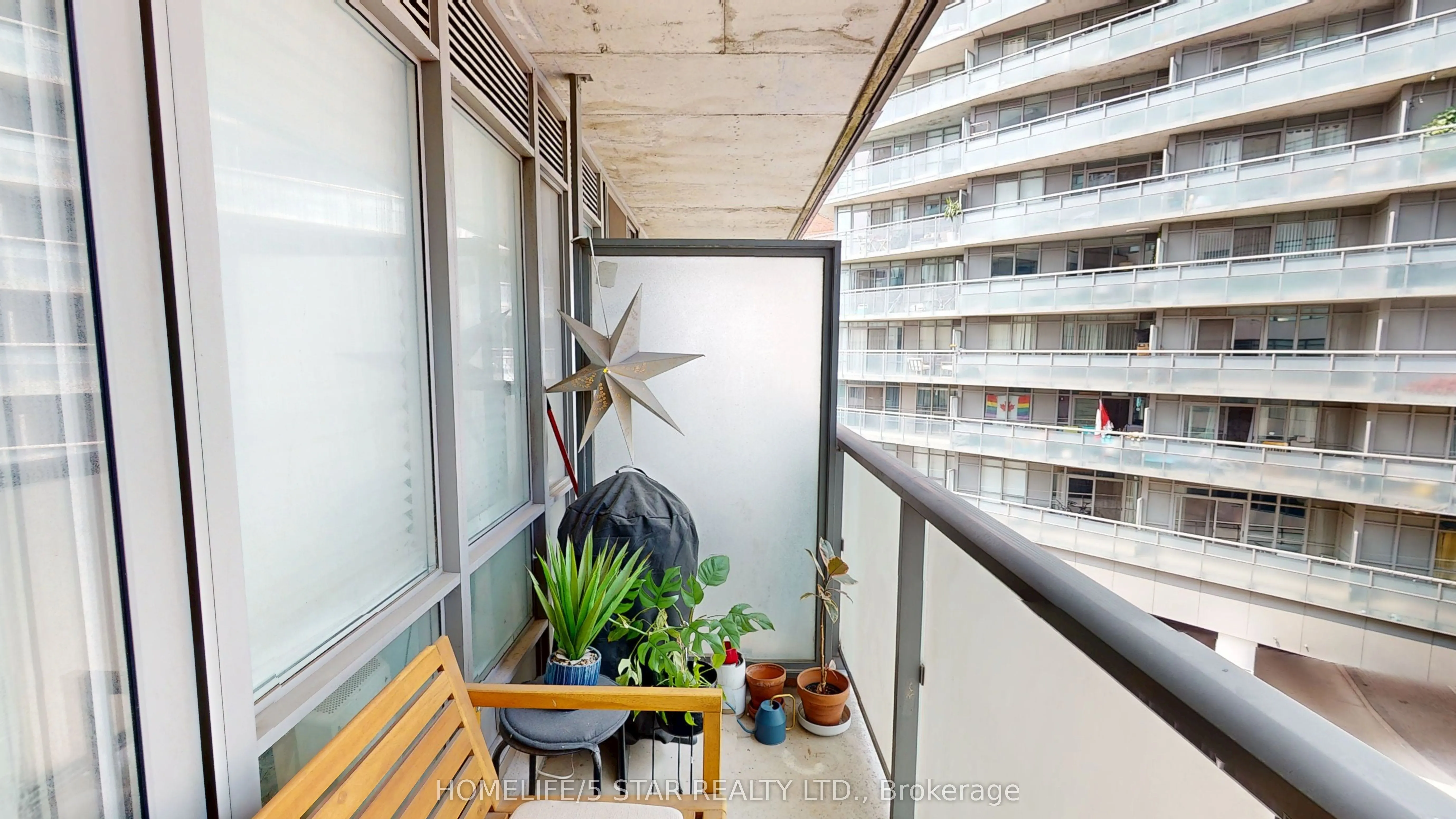 20 JOE SHUSTER Way, #521