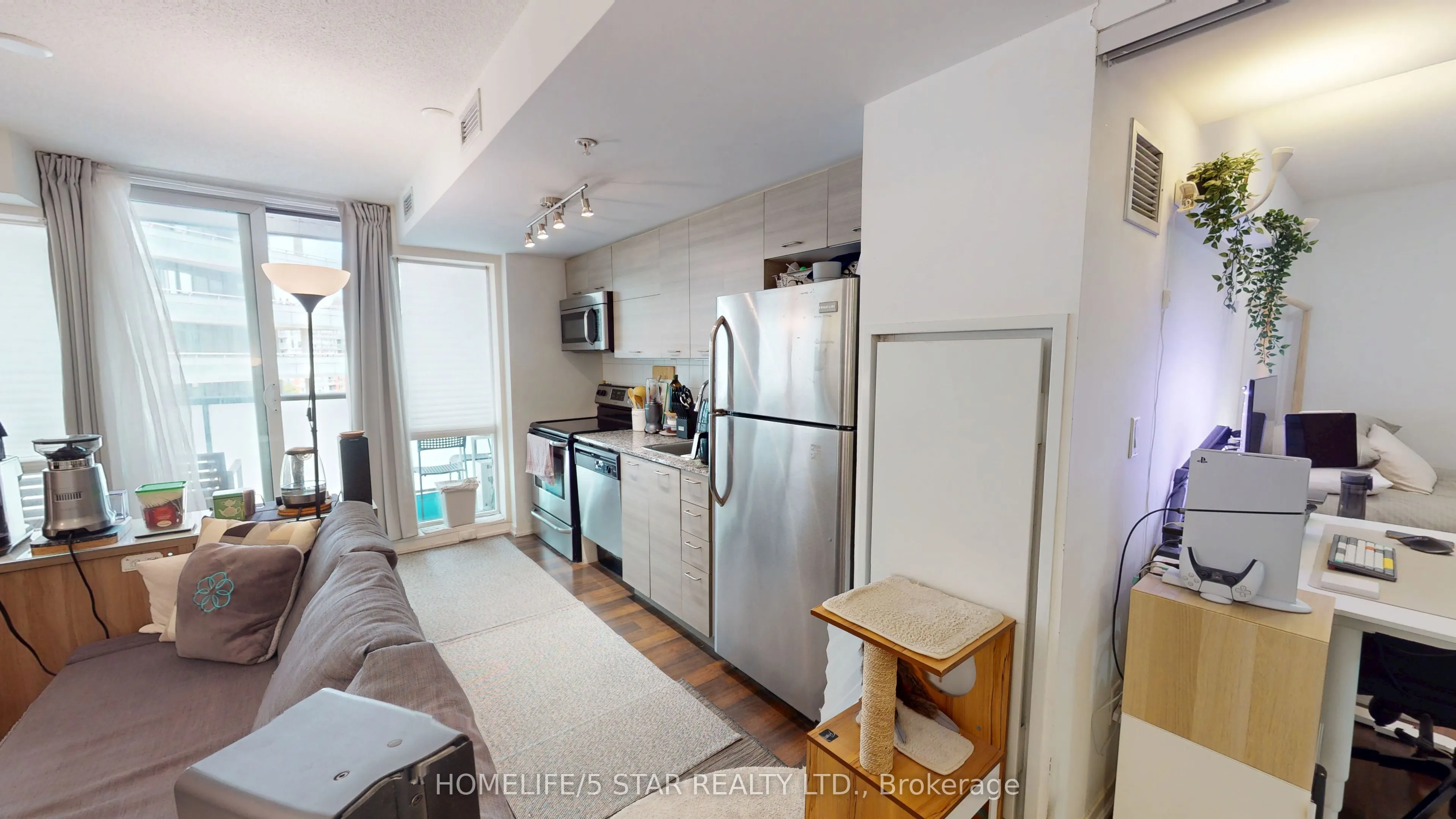 20 JOE SHUSTER Way, #521