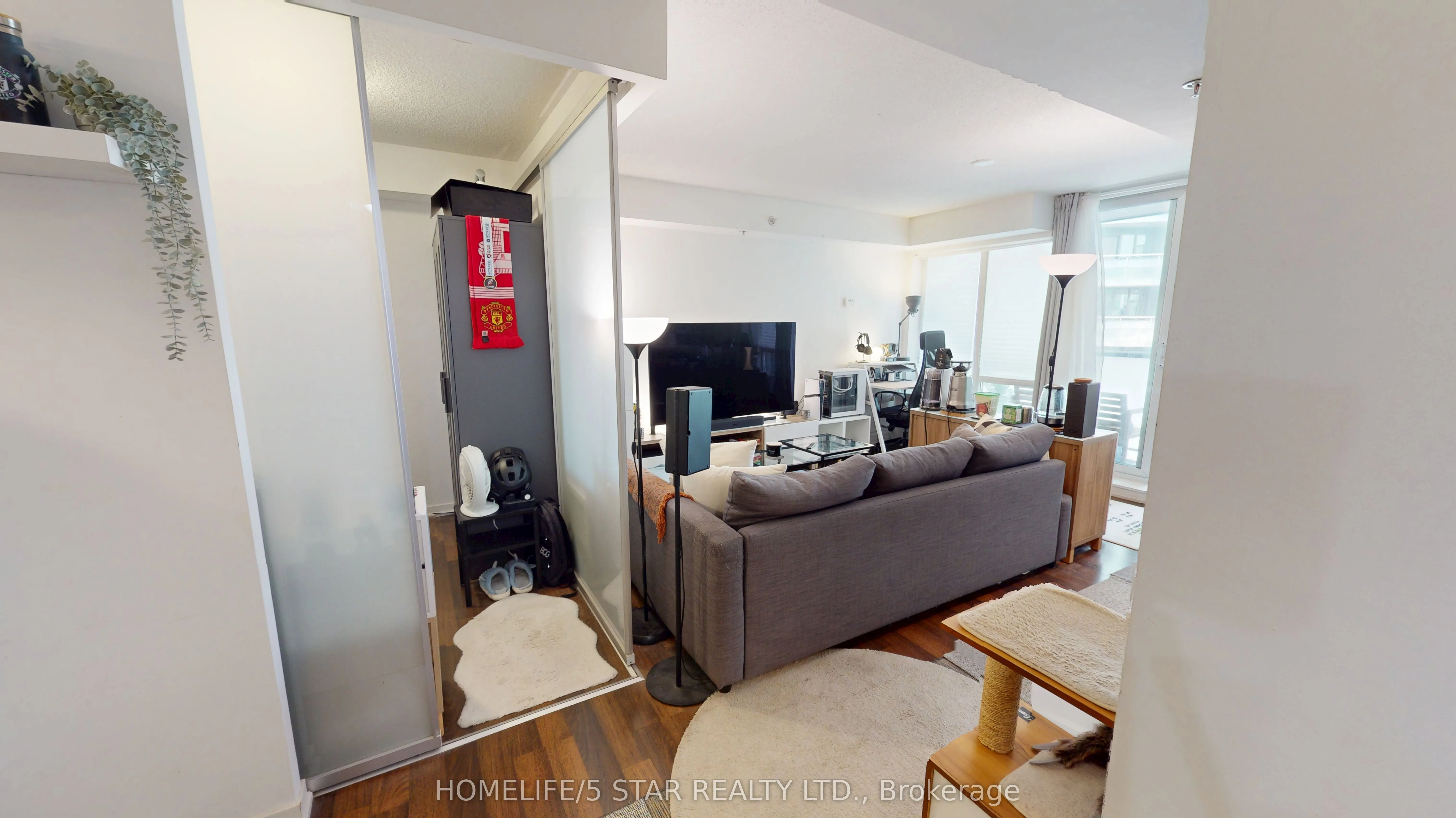 20 JOE SHUSTER Way, #521