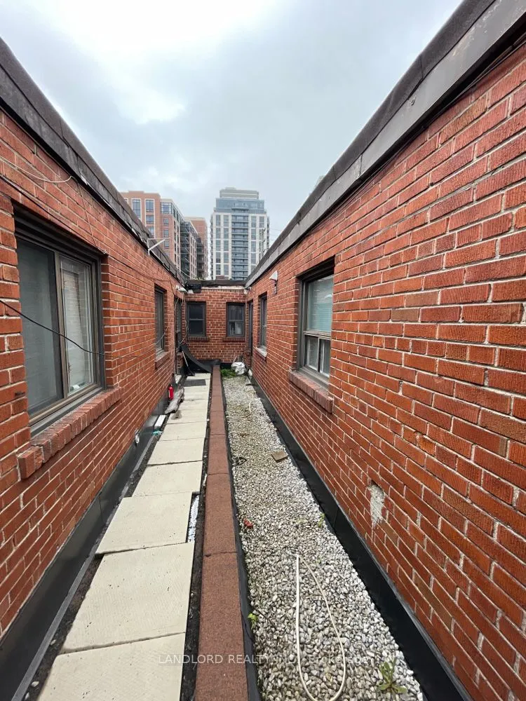 5126 Dundas Street W, #202