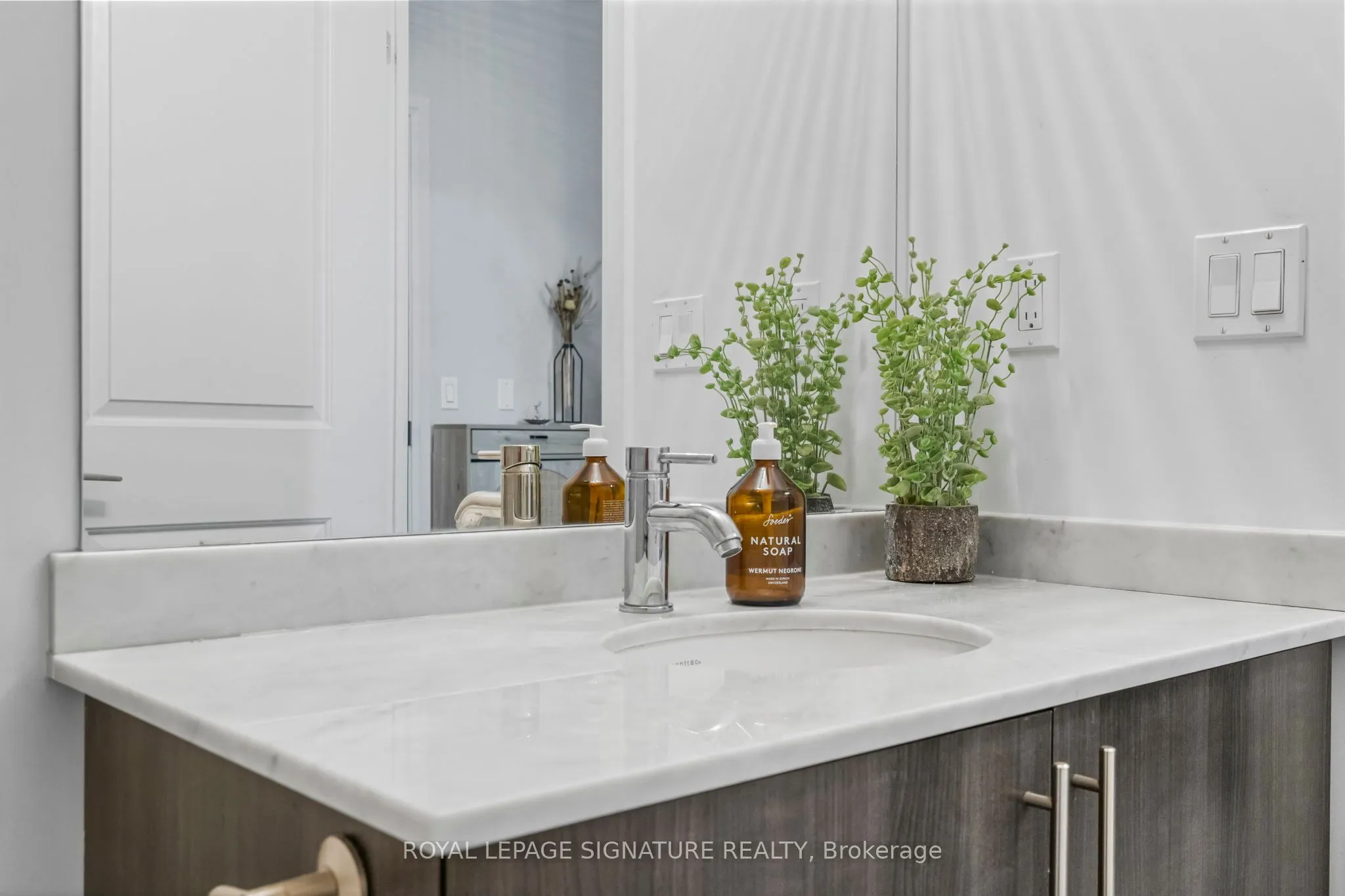 35 Fontenay Court, #1203
