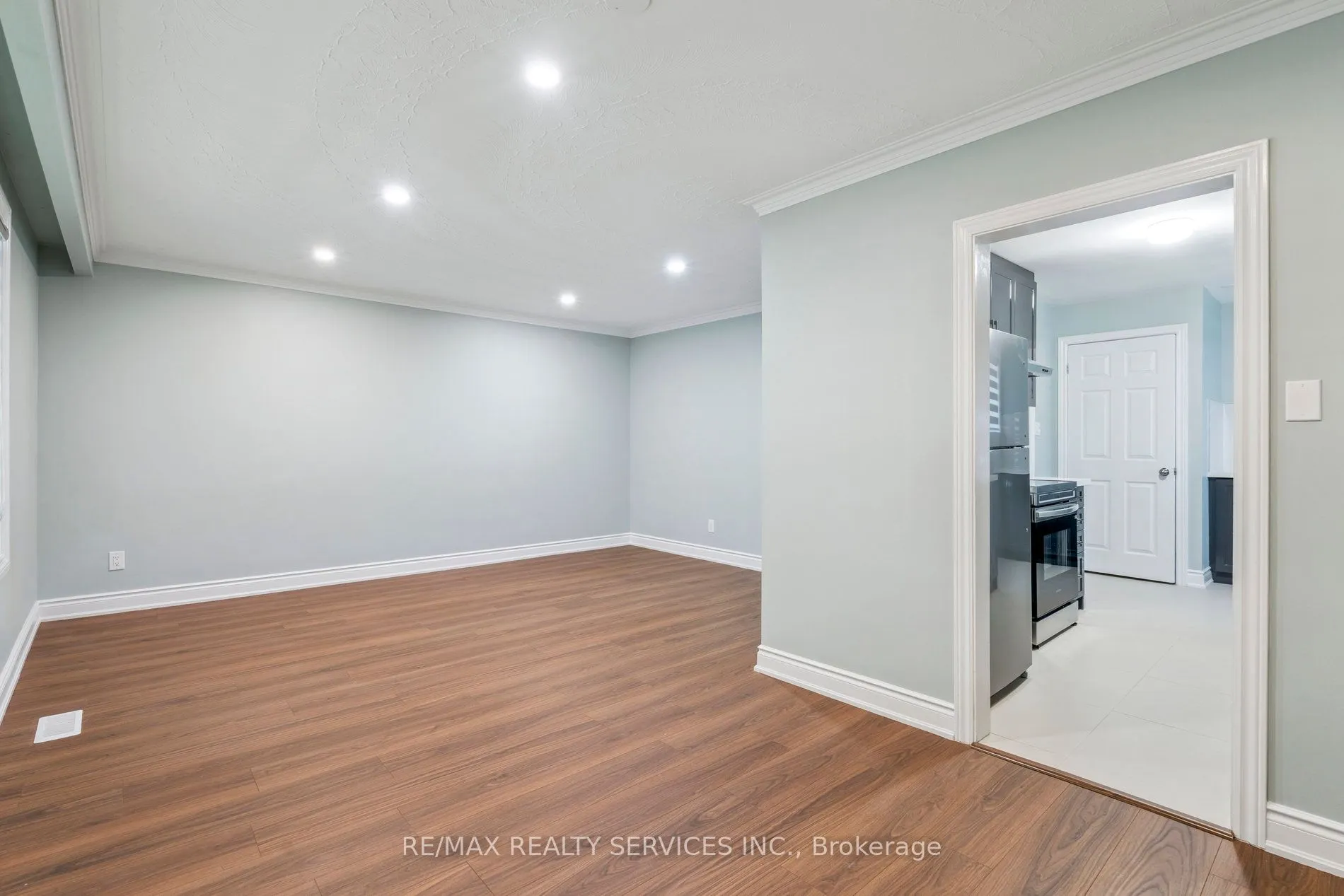 15 Mcclure Avenue, #Main Floor
