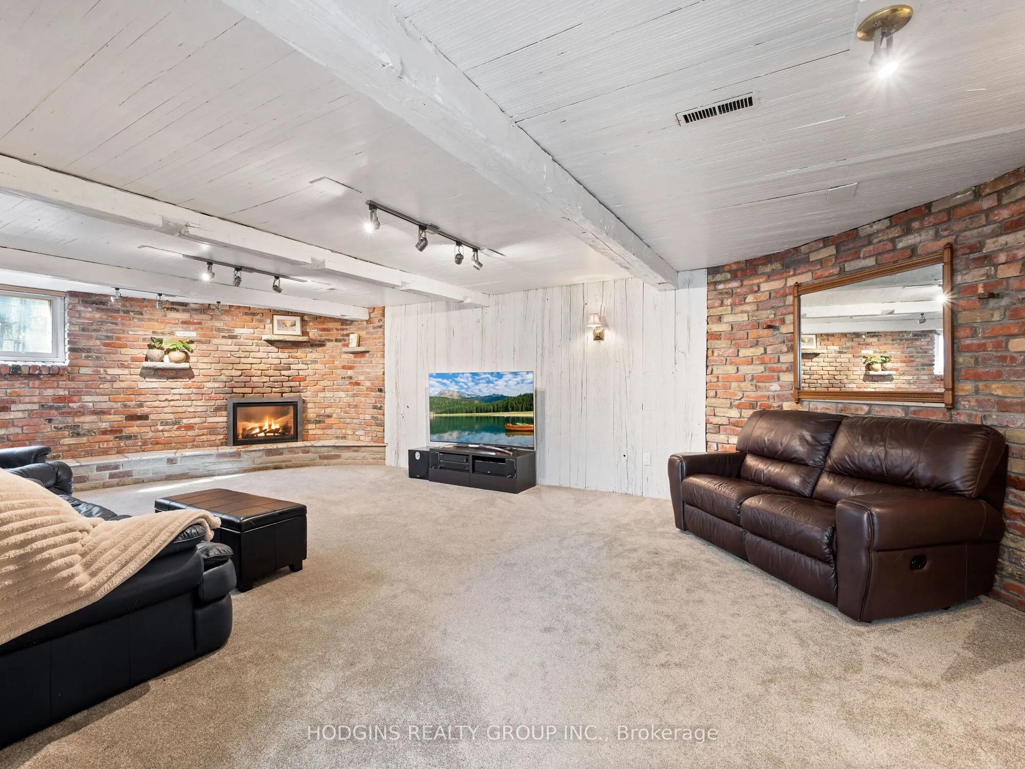 1435 Saginaw Crescent