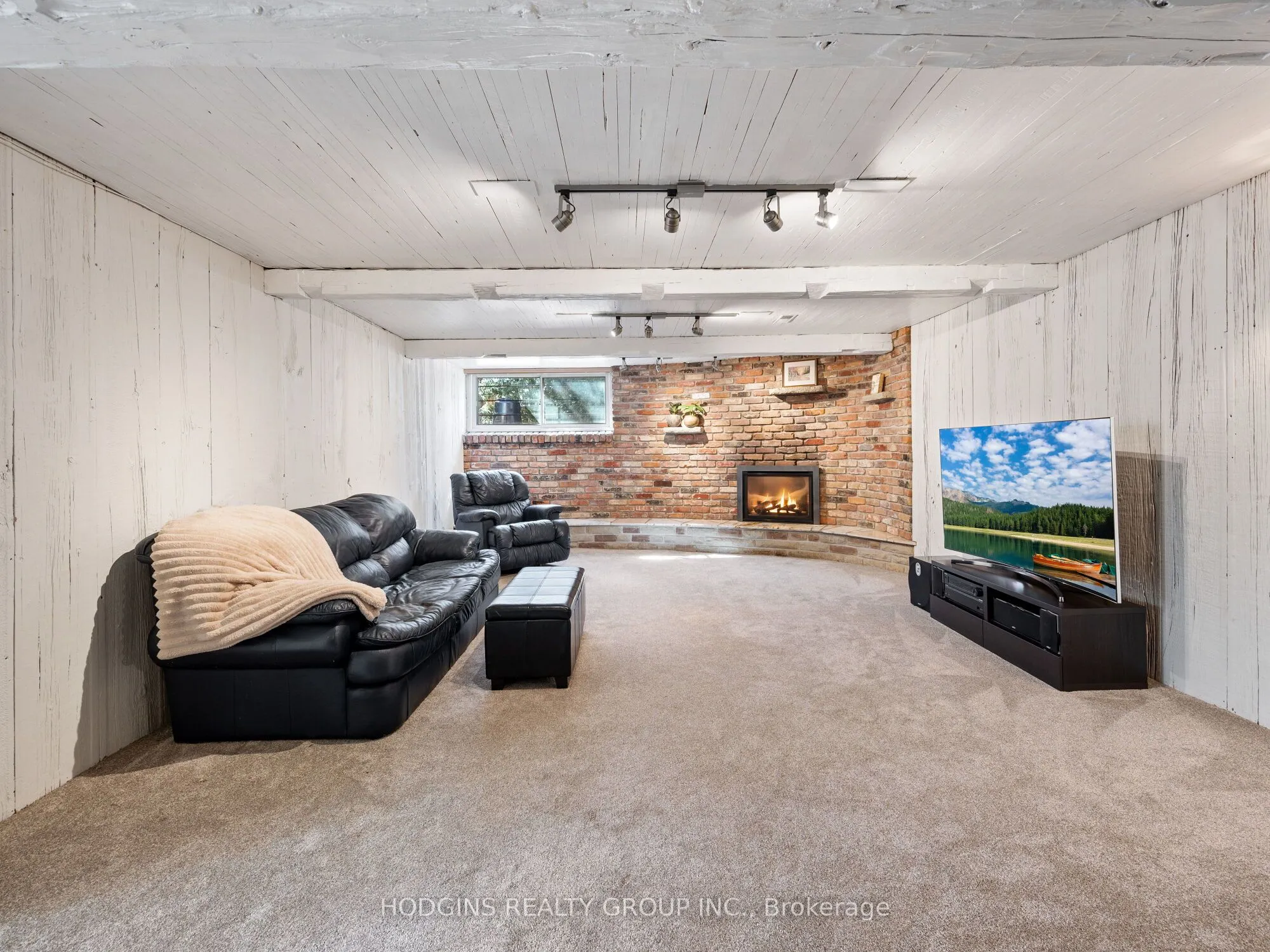 1435 Saginaw Crescent