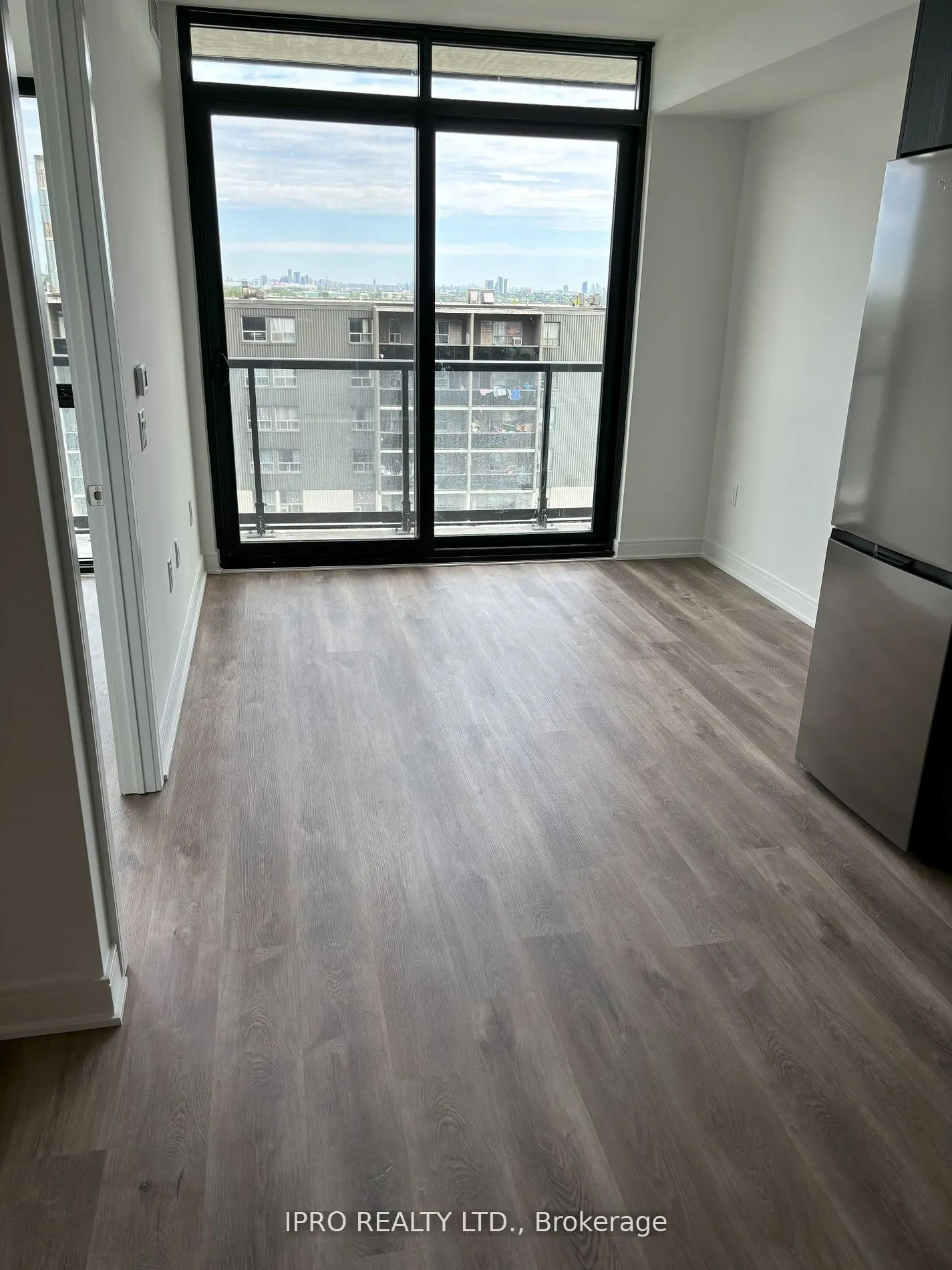 86 Dundas Street E, #1111