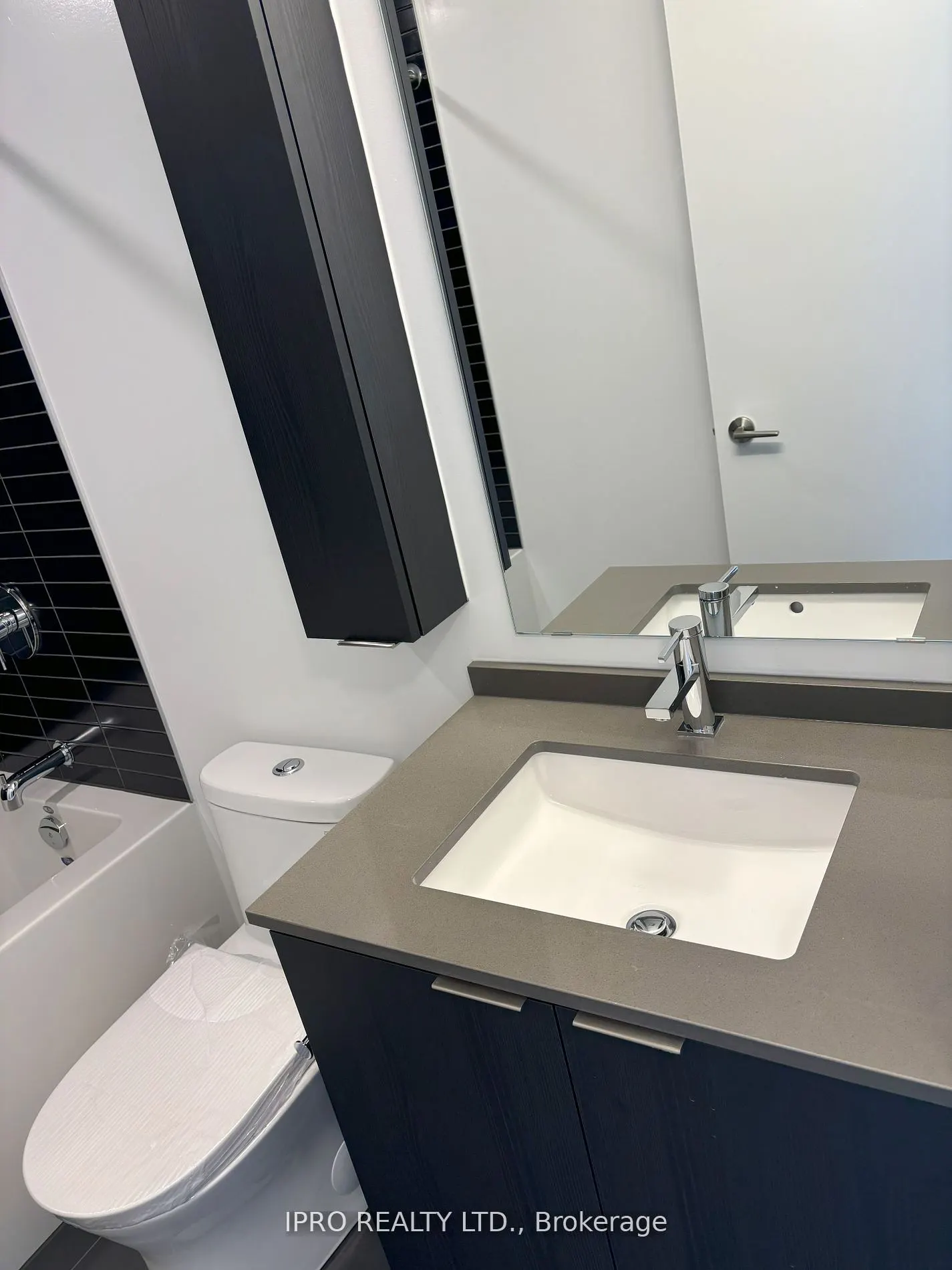86 Dundas Street E, #1111
