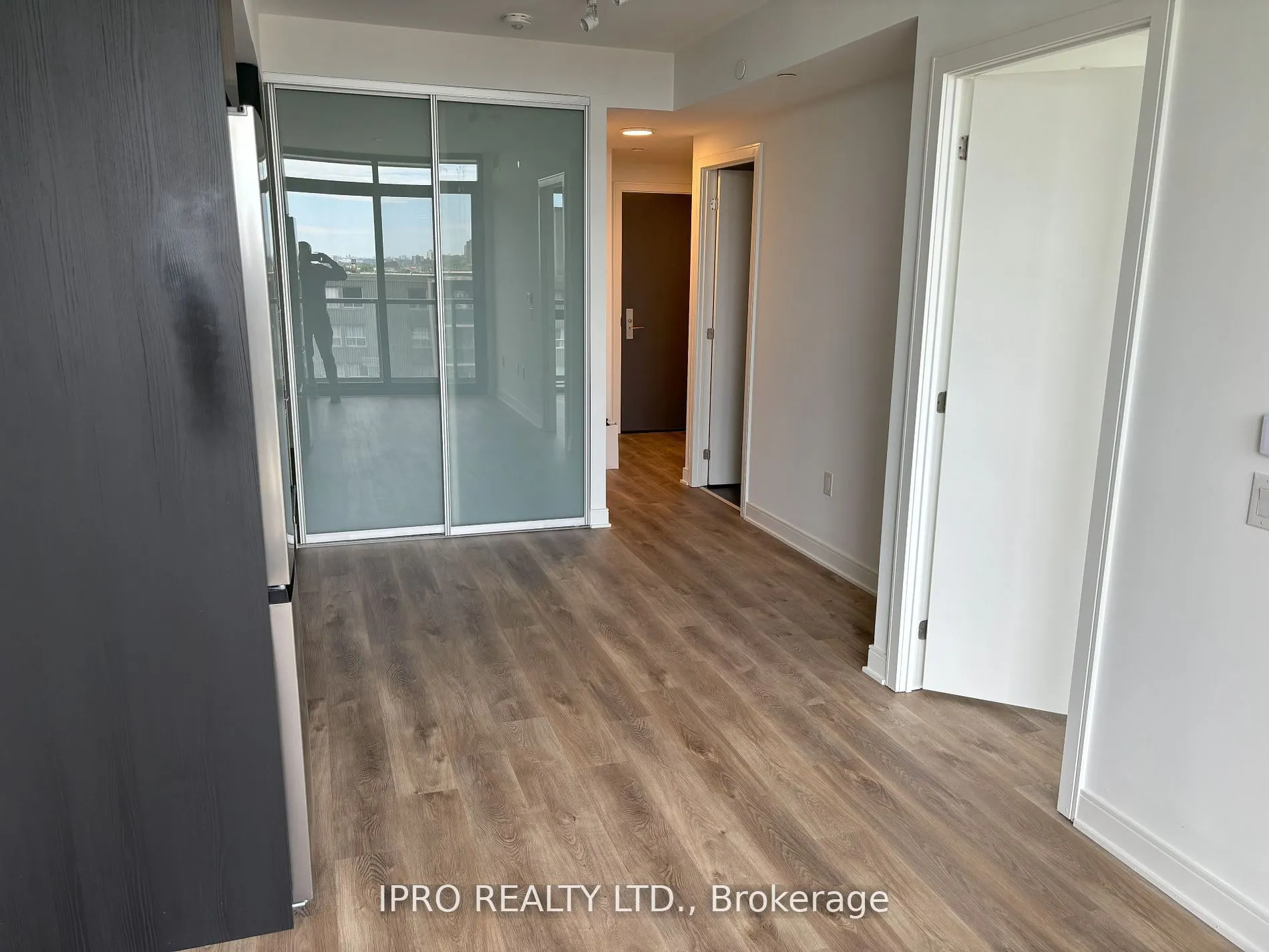 86 Dundas Street E, #1111