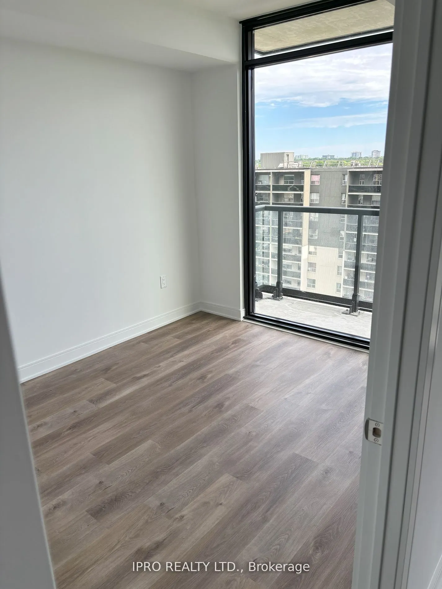 86 Dundas Street E, #1111
