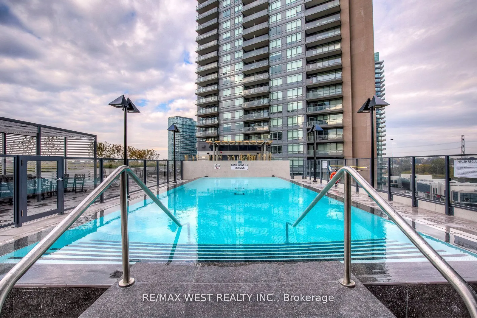 10 Park Lawn Road, #3205