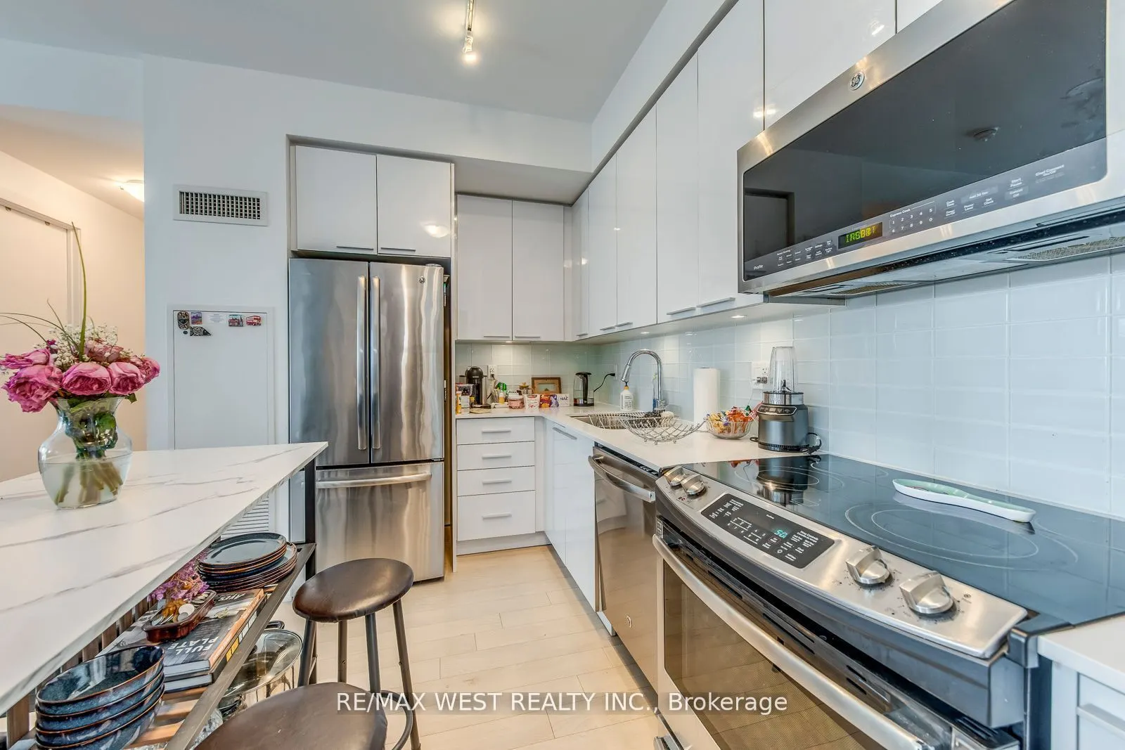 10 Park Lawn Road, #3205