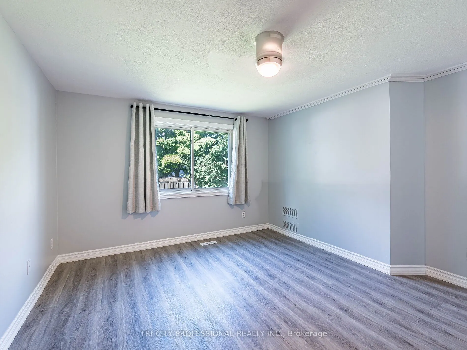 172 Mountainview Road S
