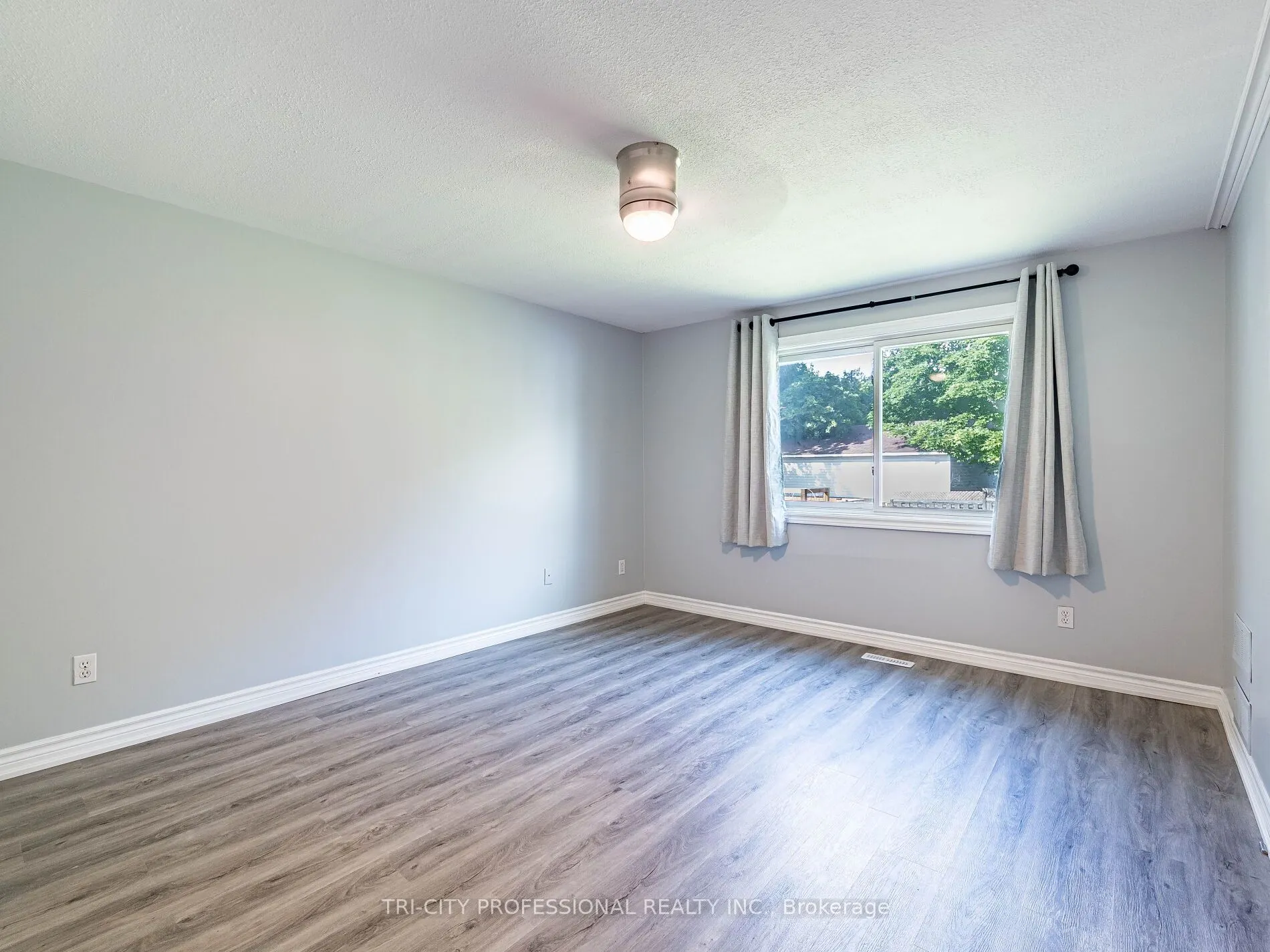 172 Mountainview Road S