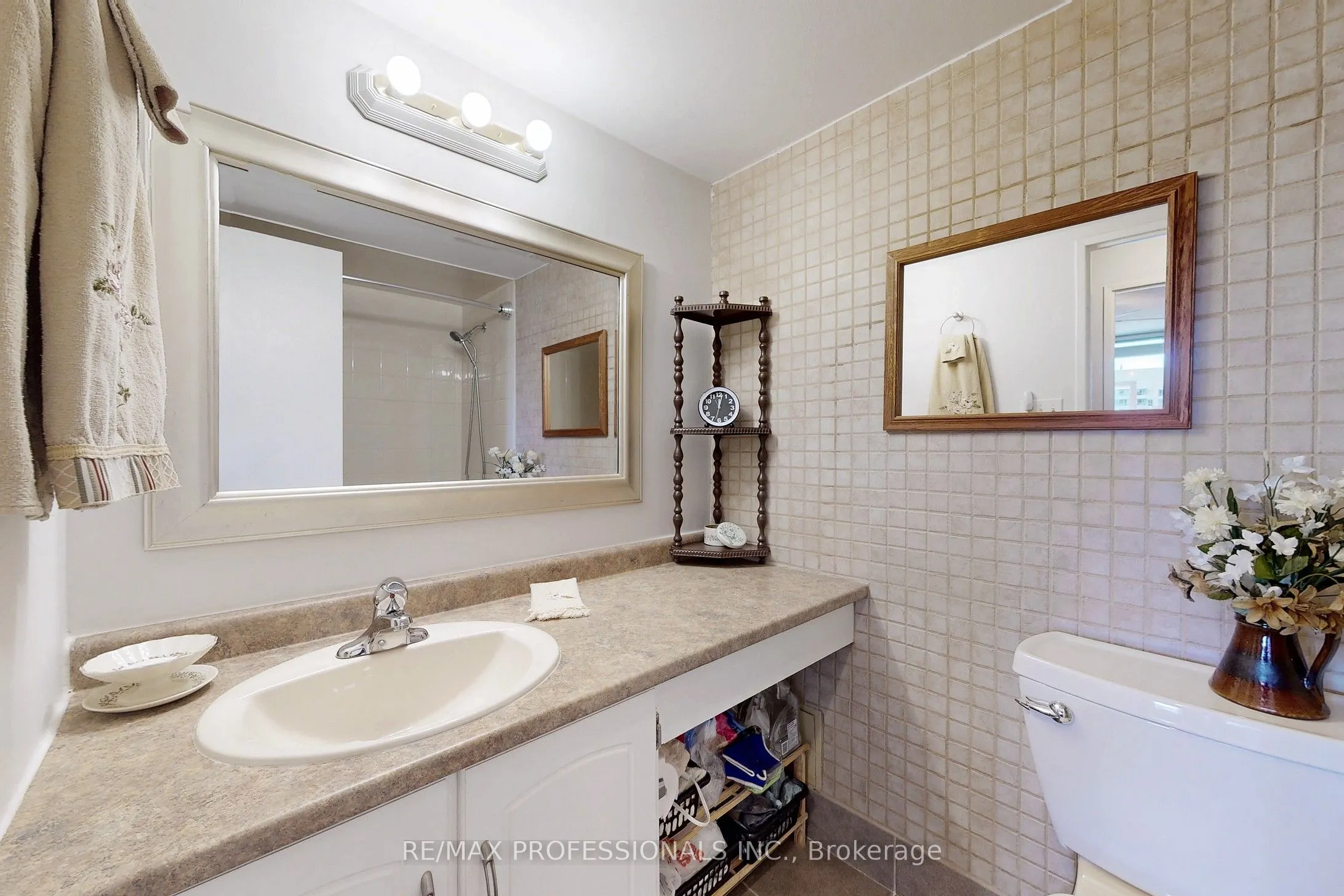1535 Lakeshore Road E, #806