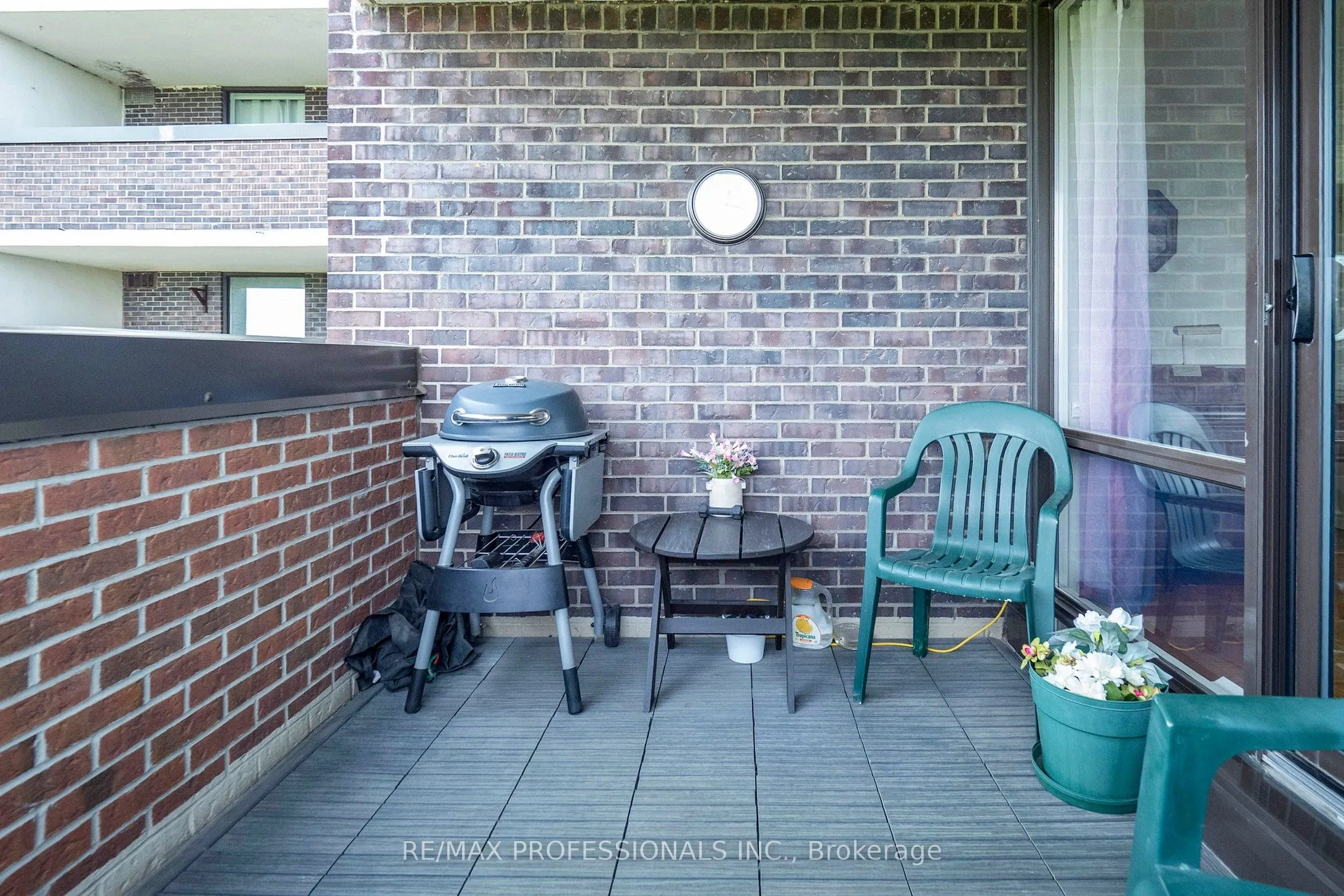 1535 Lakeshore Road E, #806