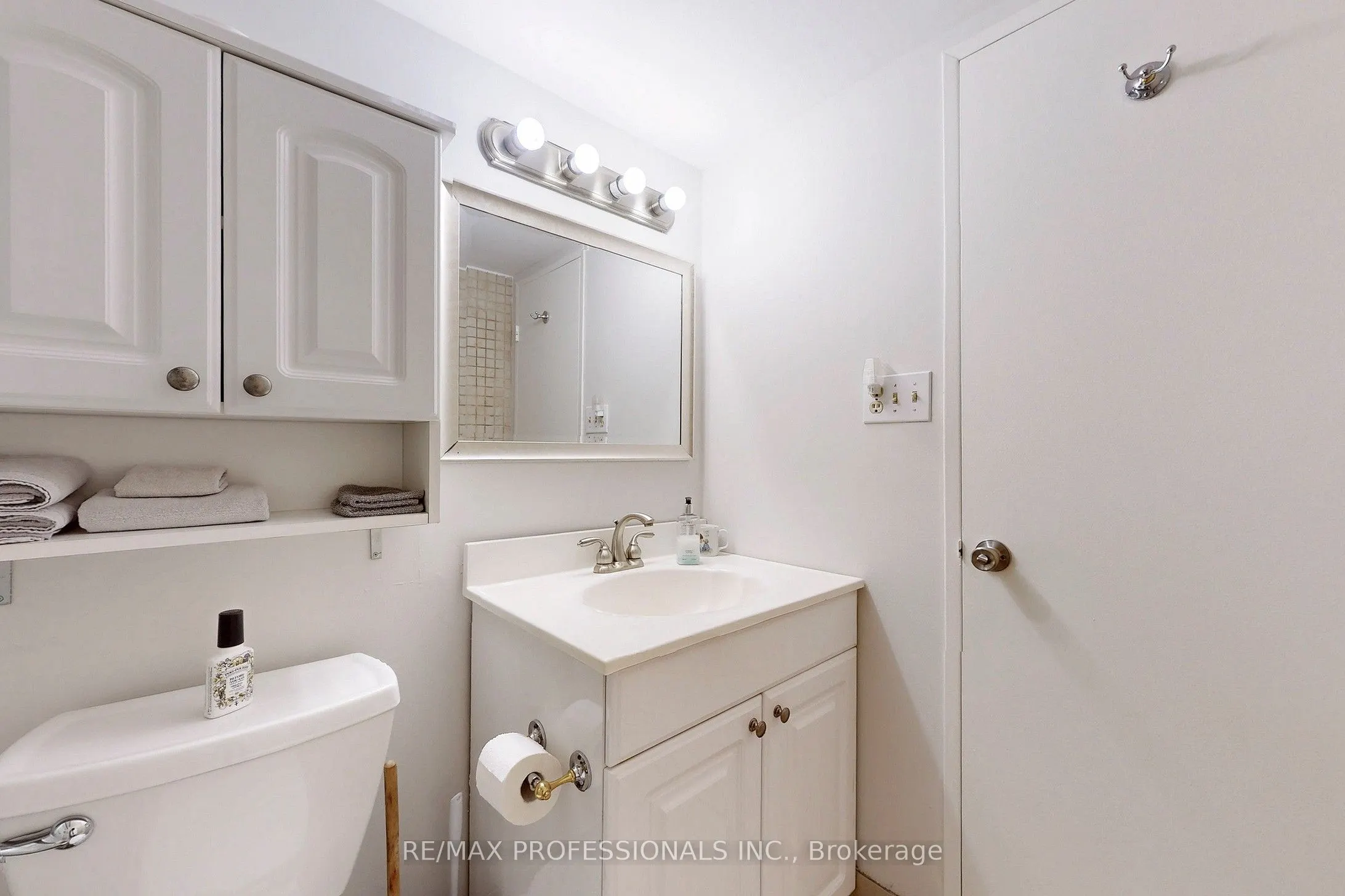 1535 Lakeshore Road E, #806