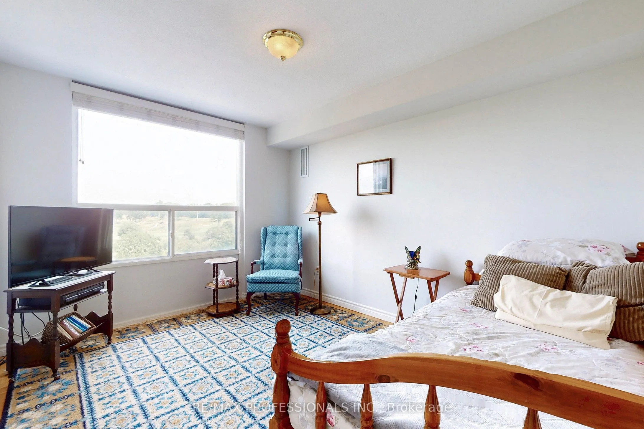 1535 Lakeshore Road E, #806