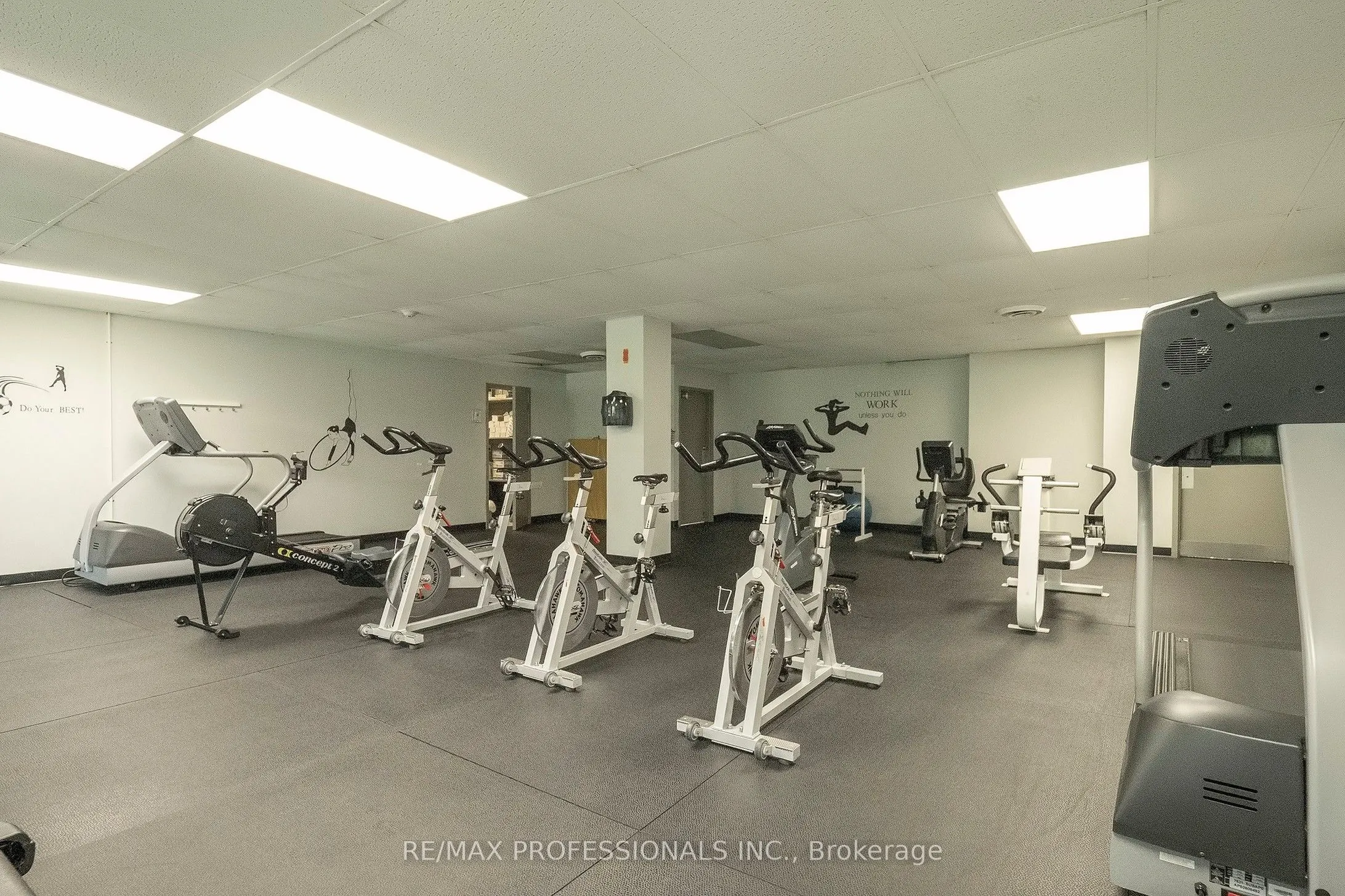 1535 Lakeshore Road E, #806
