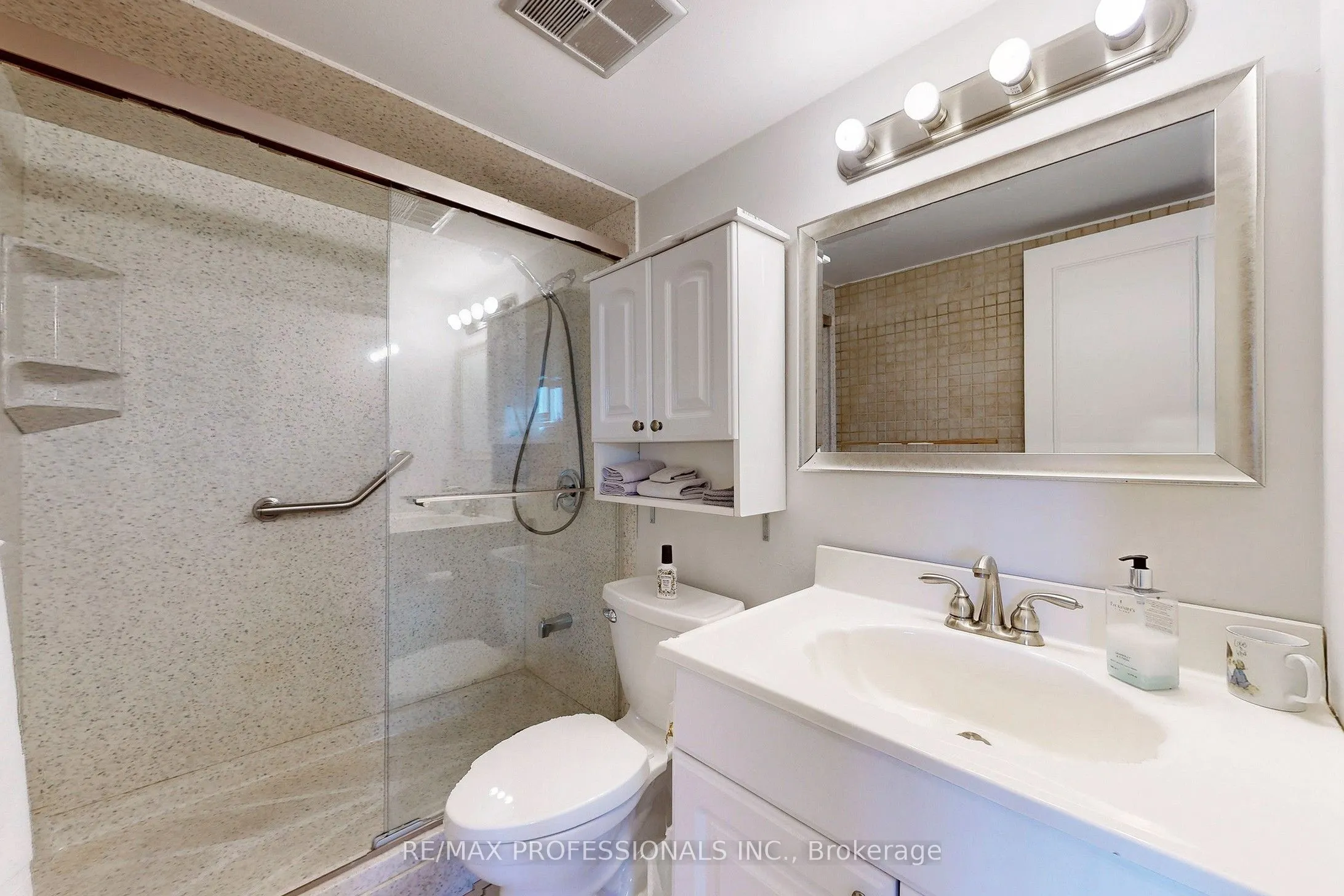 1535 Lakeshore Road E, #806
