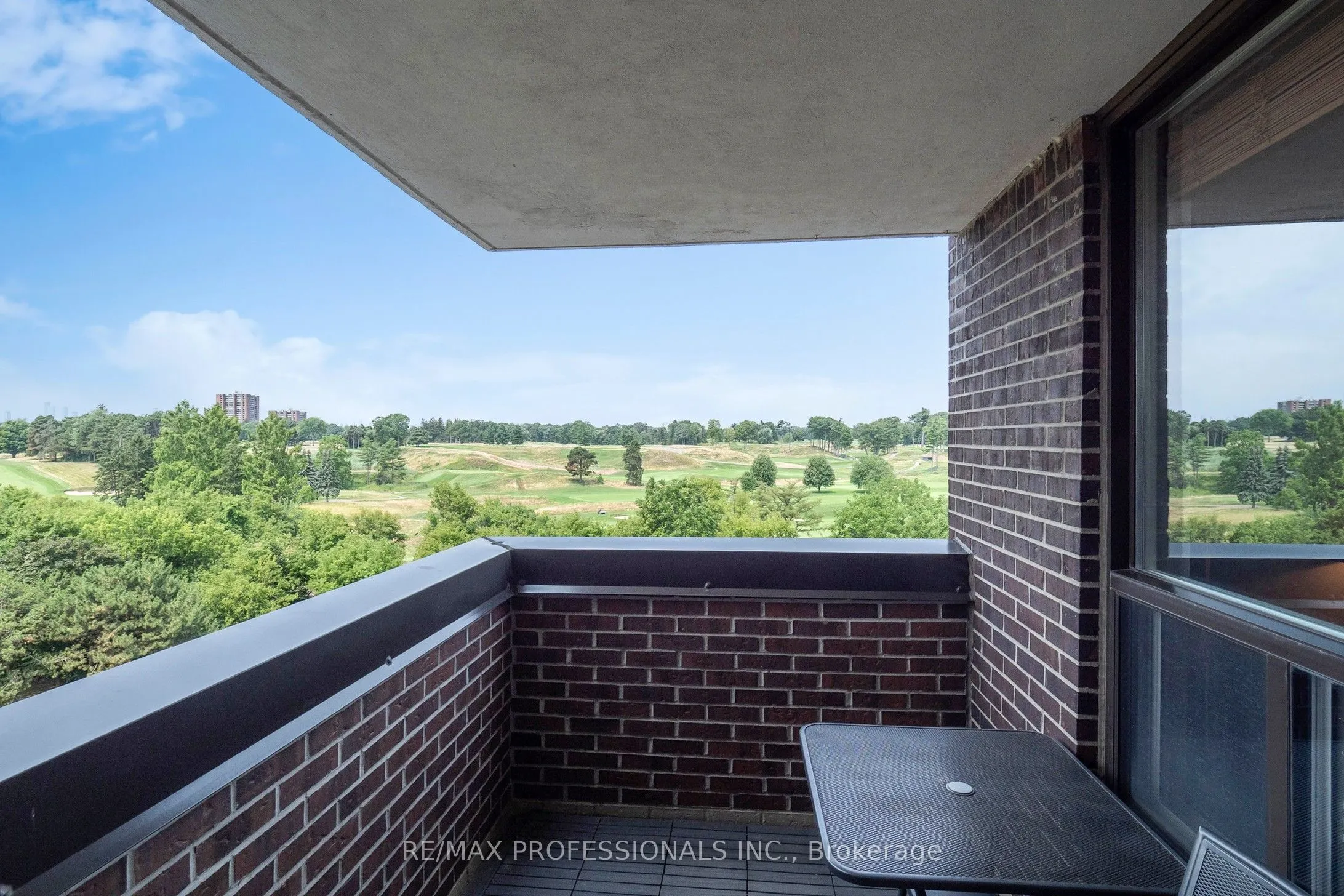 1535 Lakeshore Road E, #806