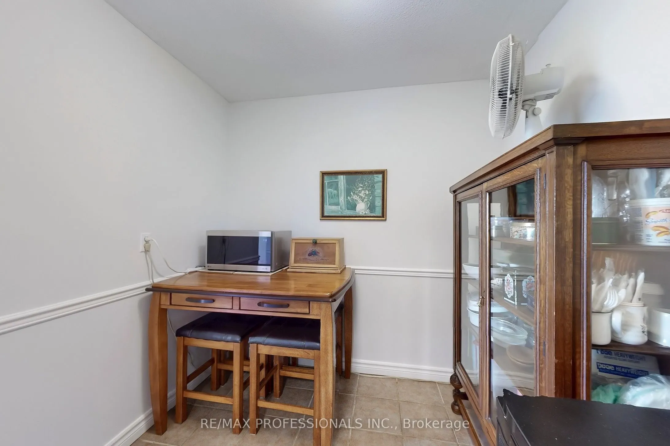 1535 Lakeshore Road E, #806