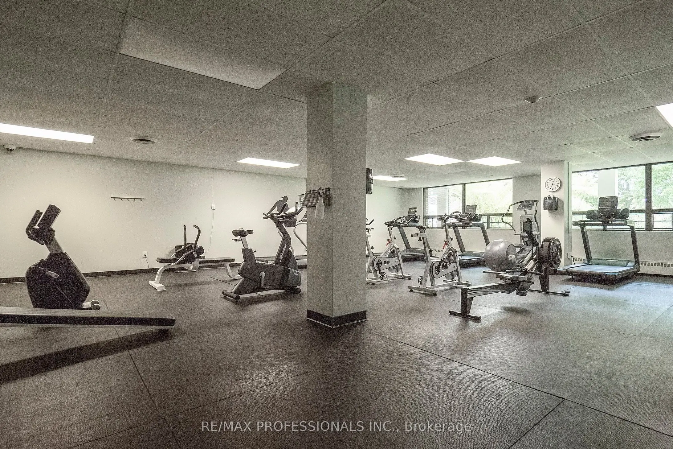 1535 Lakeshore Road E, #806