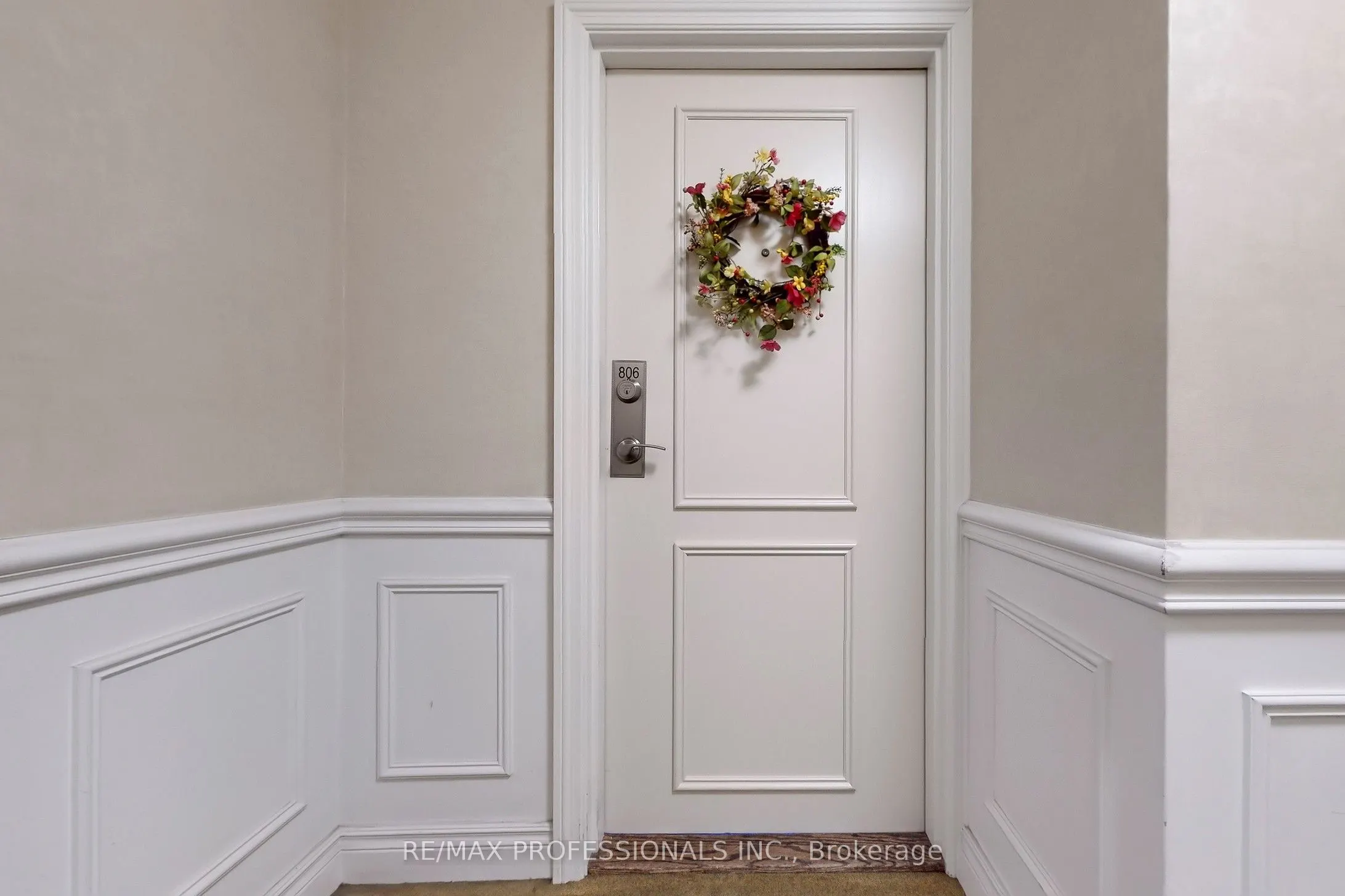 1535 Lakeshore Road E, #806