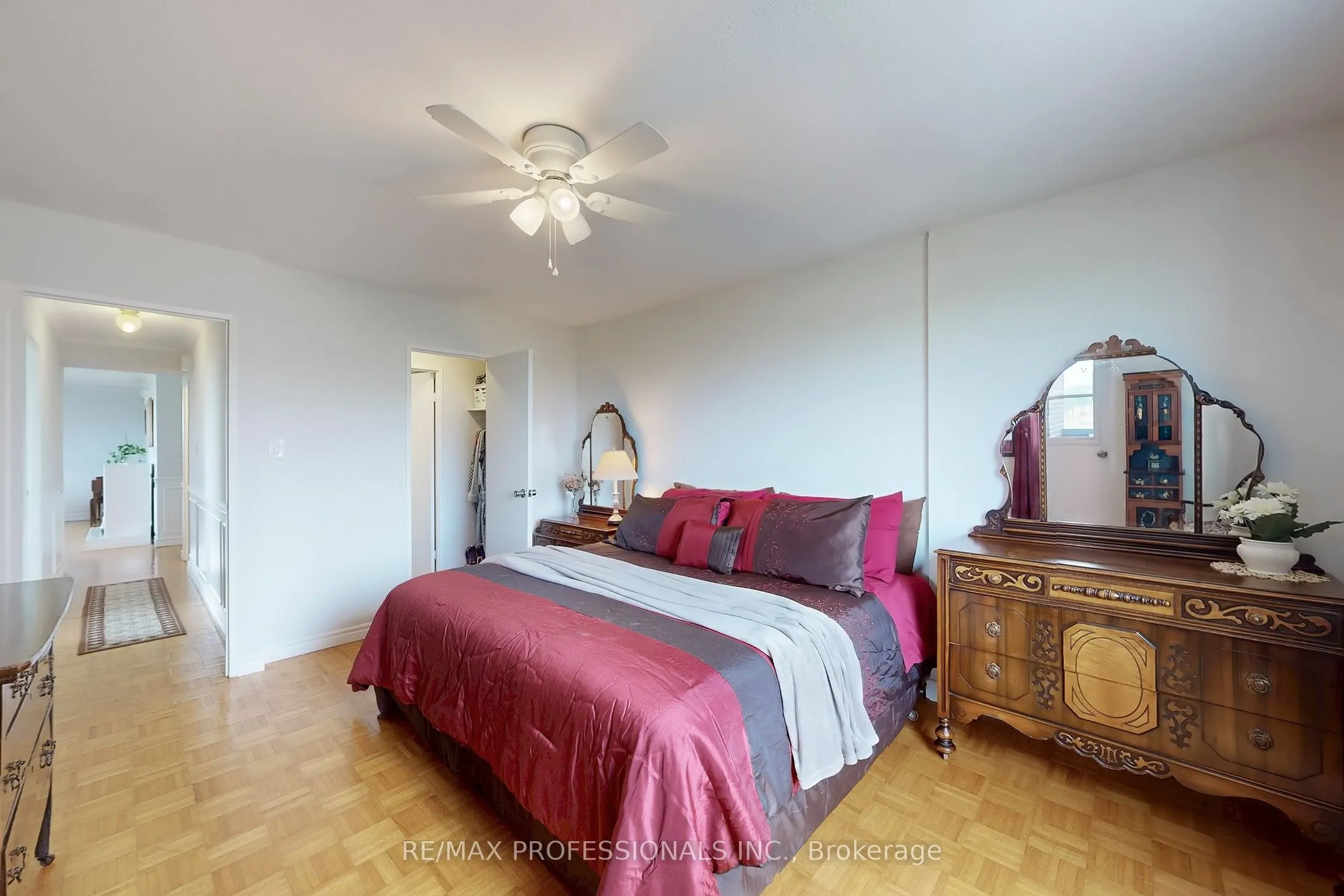 1535 Lakeshore Road E, #806