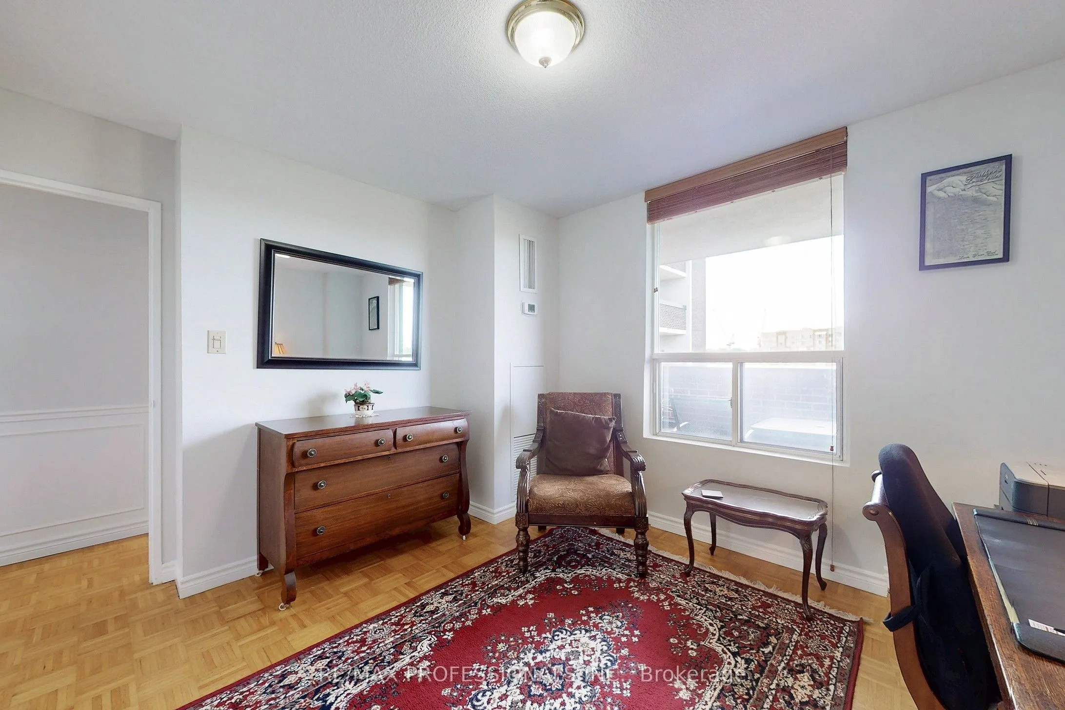 1535 Lakeshore Road E, #806