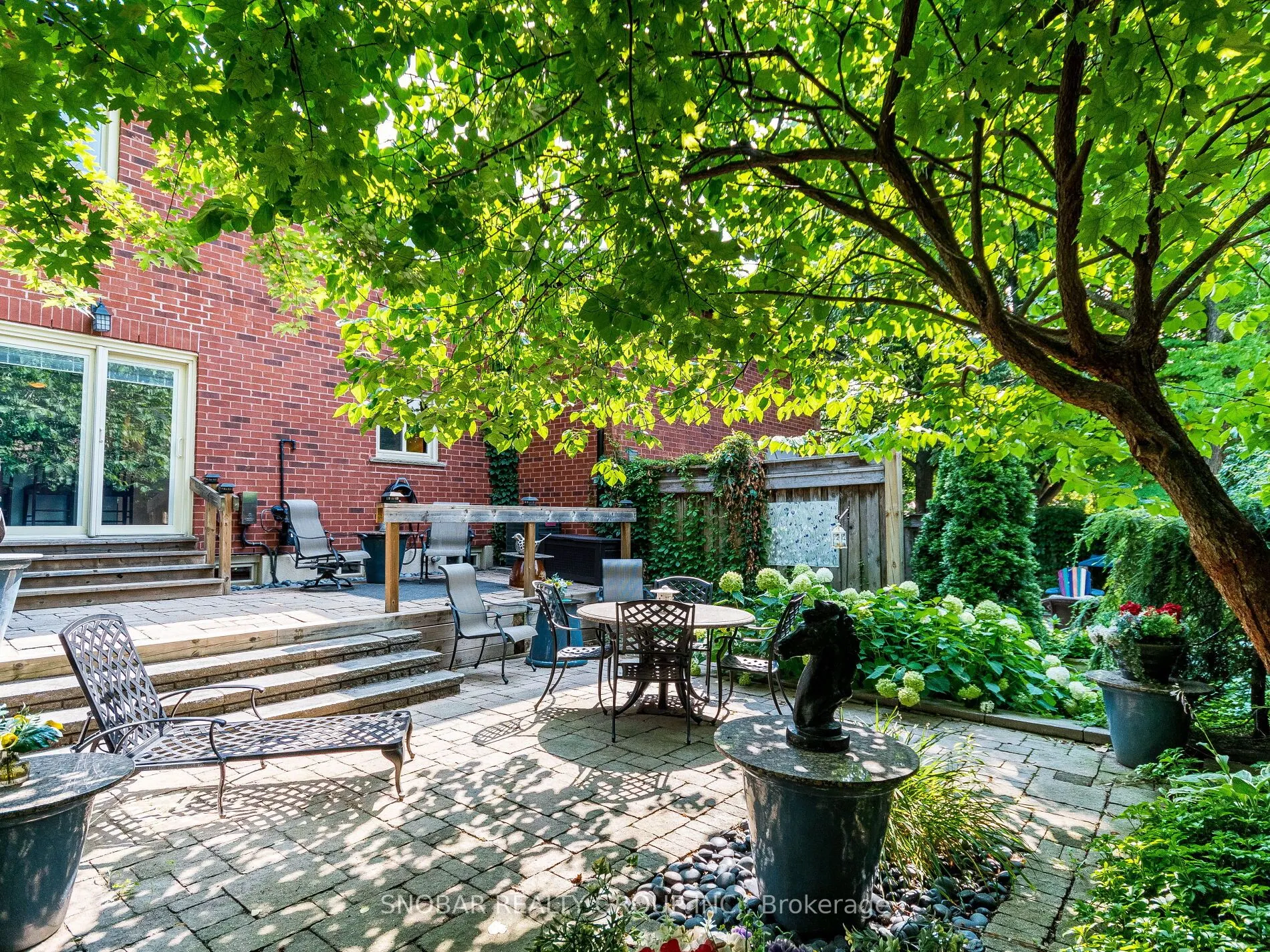 1100 Queen Street W, #2