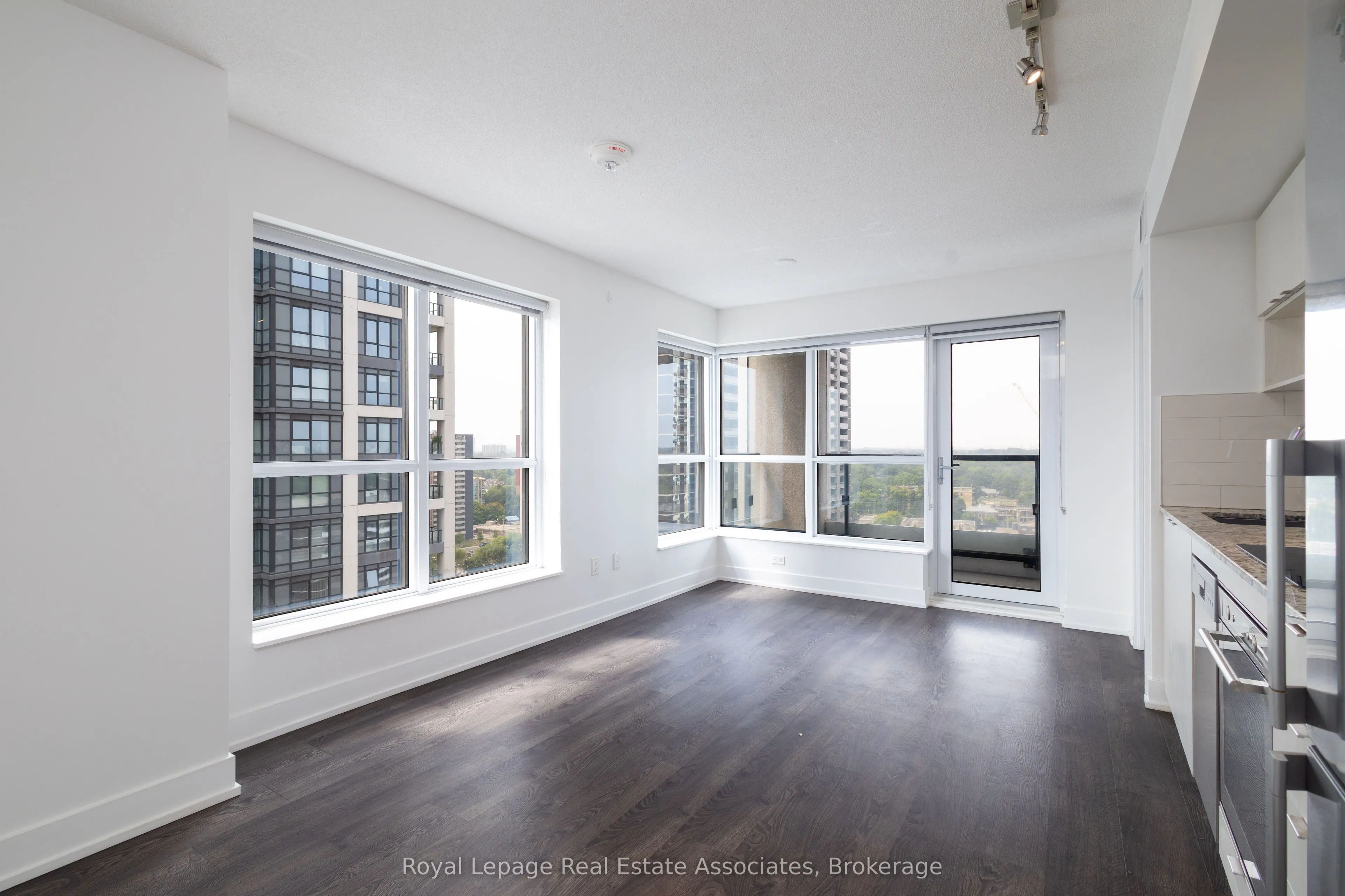 7 Mabelle Avenue, #1602
