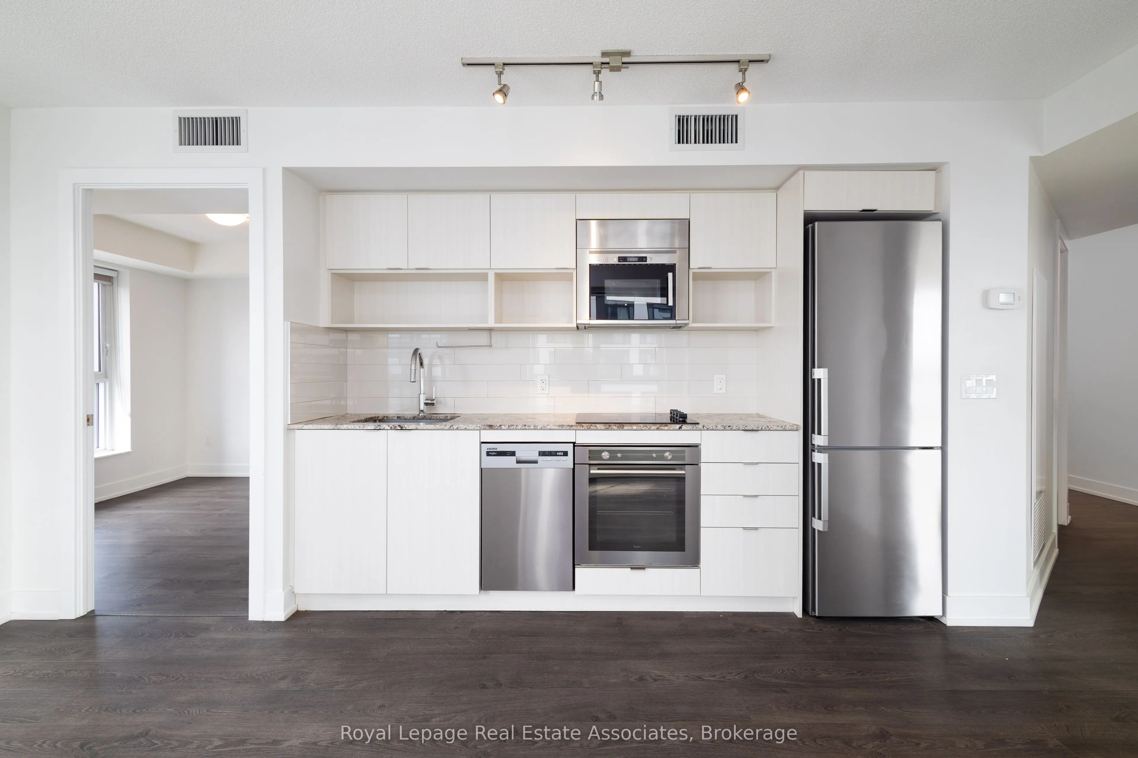 7 Mabelle Avenue, #1602
