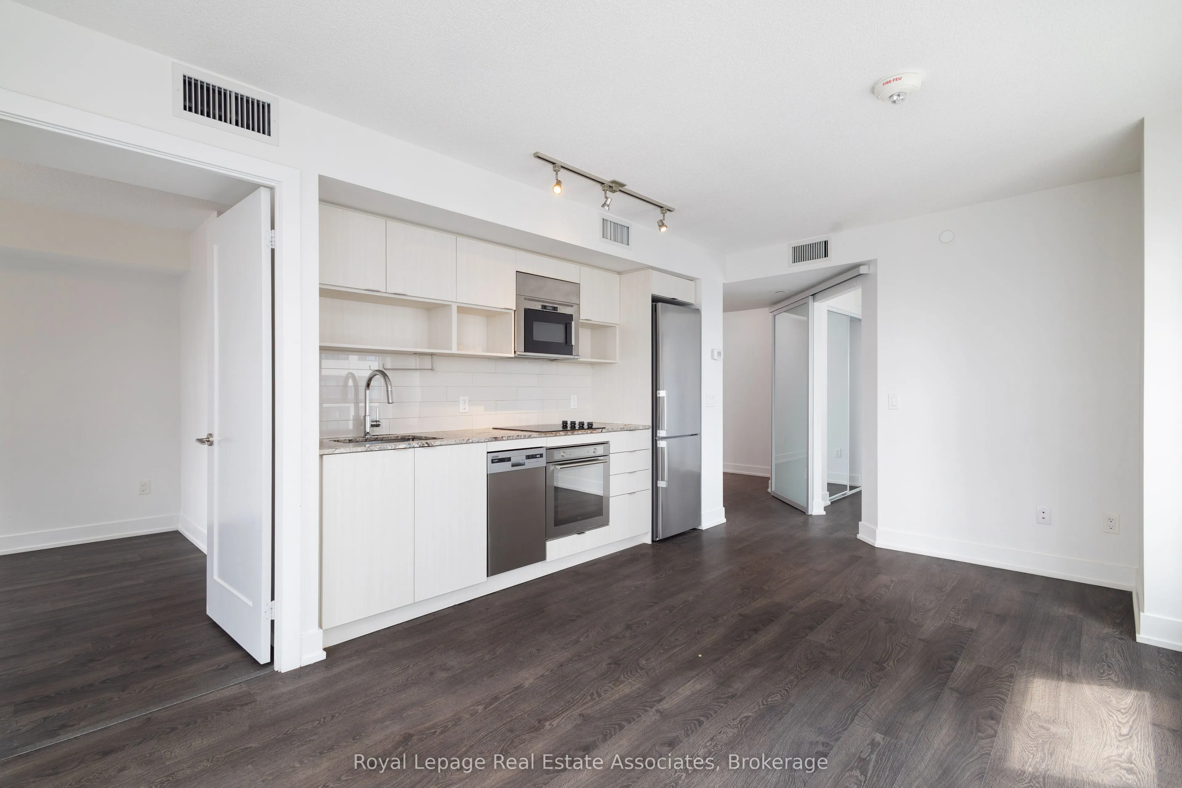 7 Mabelle Avenue, #1602