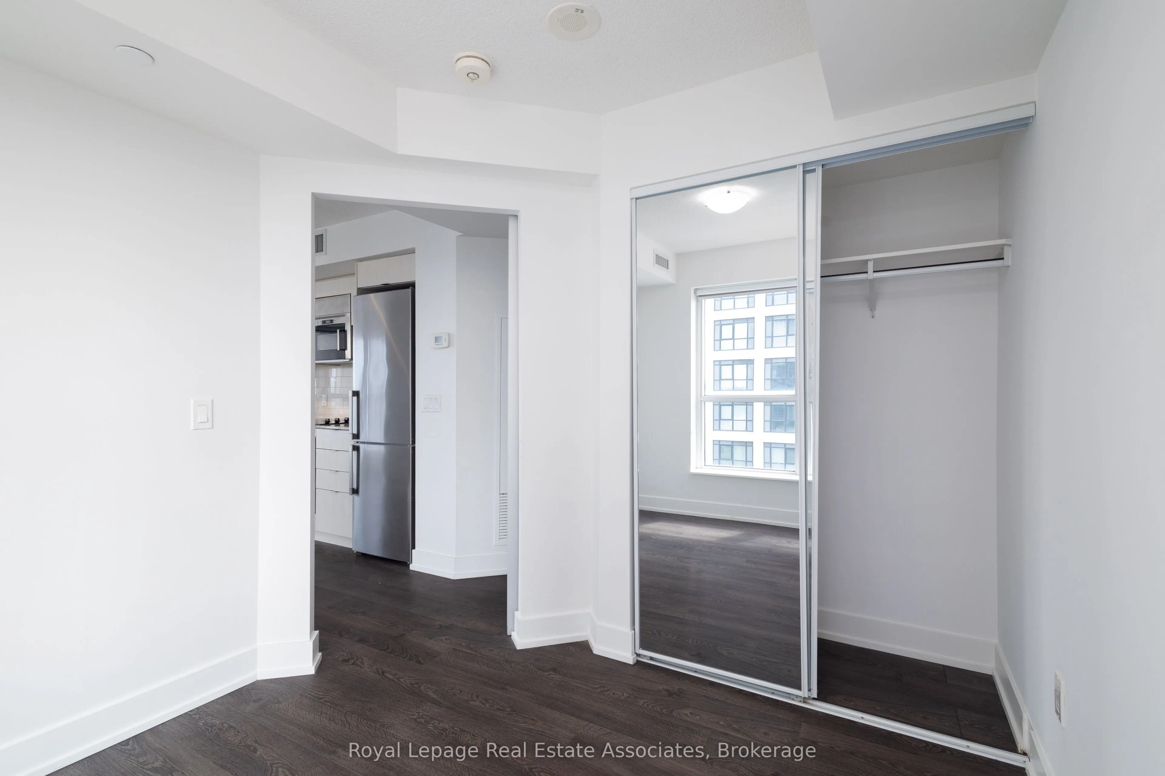 7 Mabelle Avenue, #1602