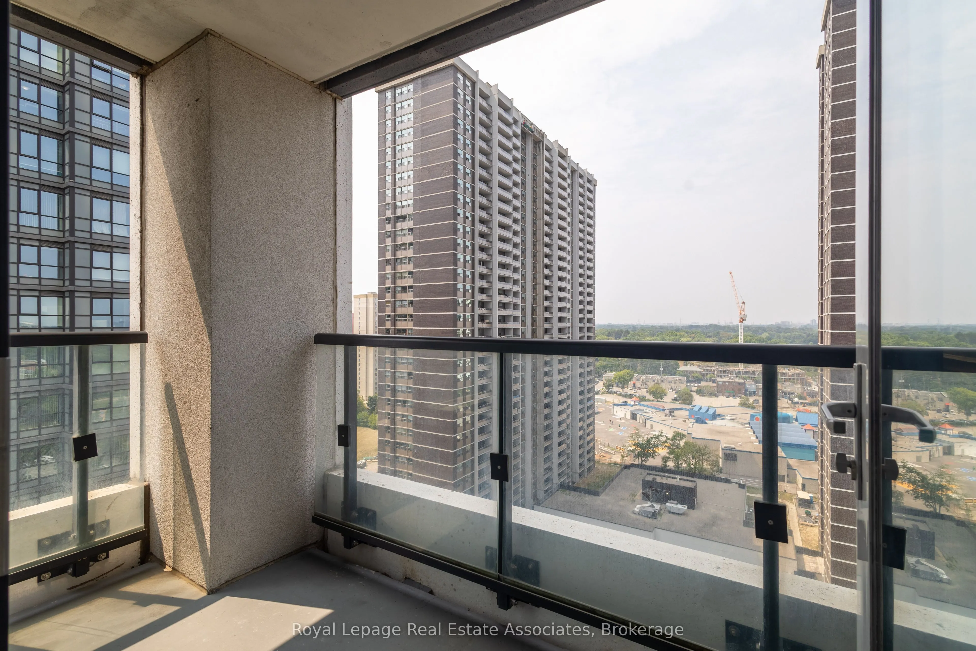 7 Mabelle Avenue, #1602