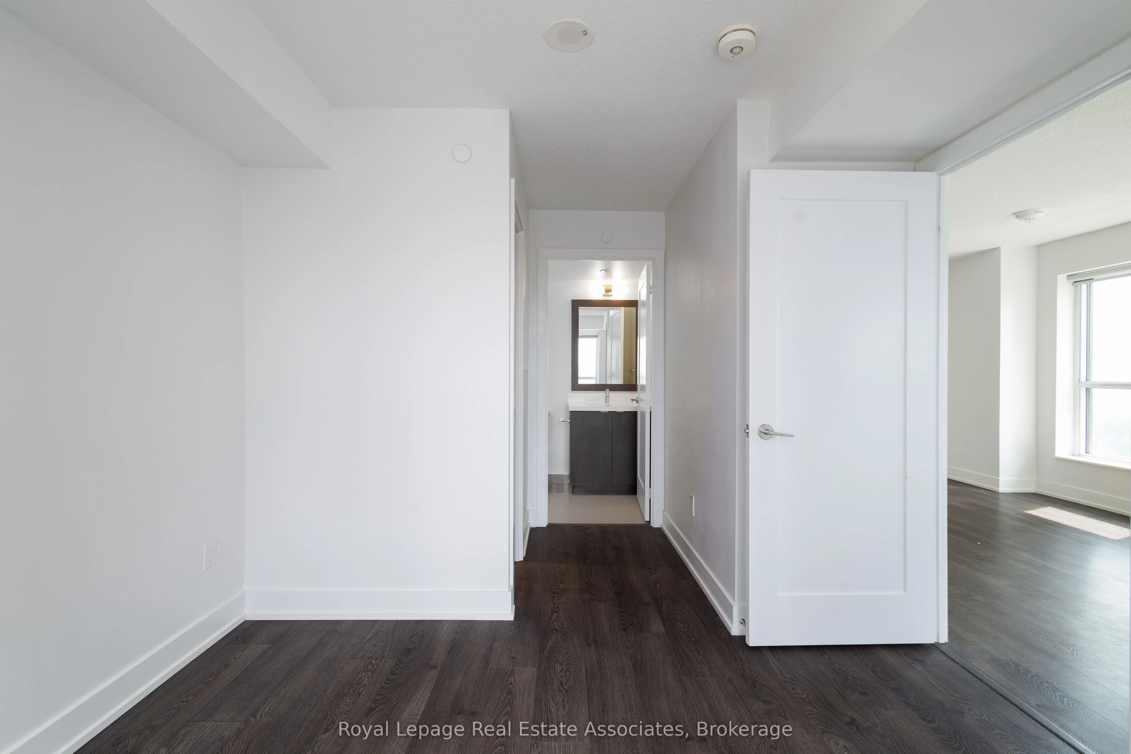 7 Mabelle Avenue, #1602